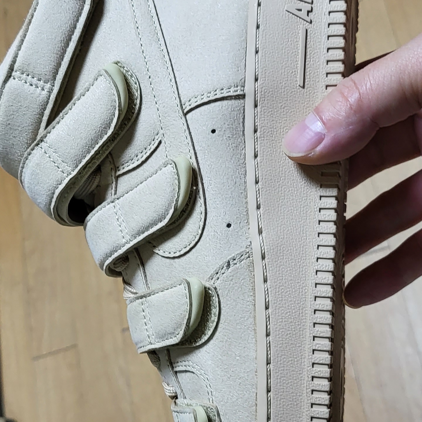 Nike x Billie Eilish Air Force 1 High '07 SP Mushroom 착용 스타일