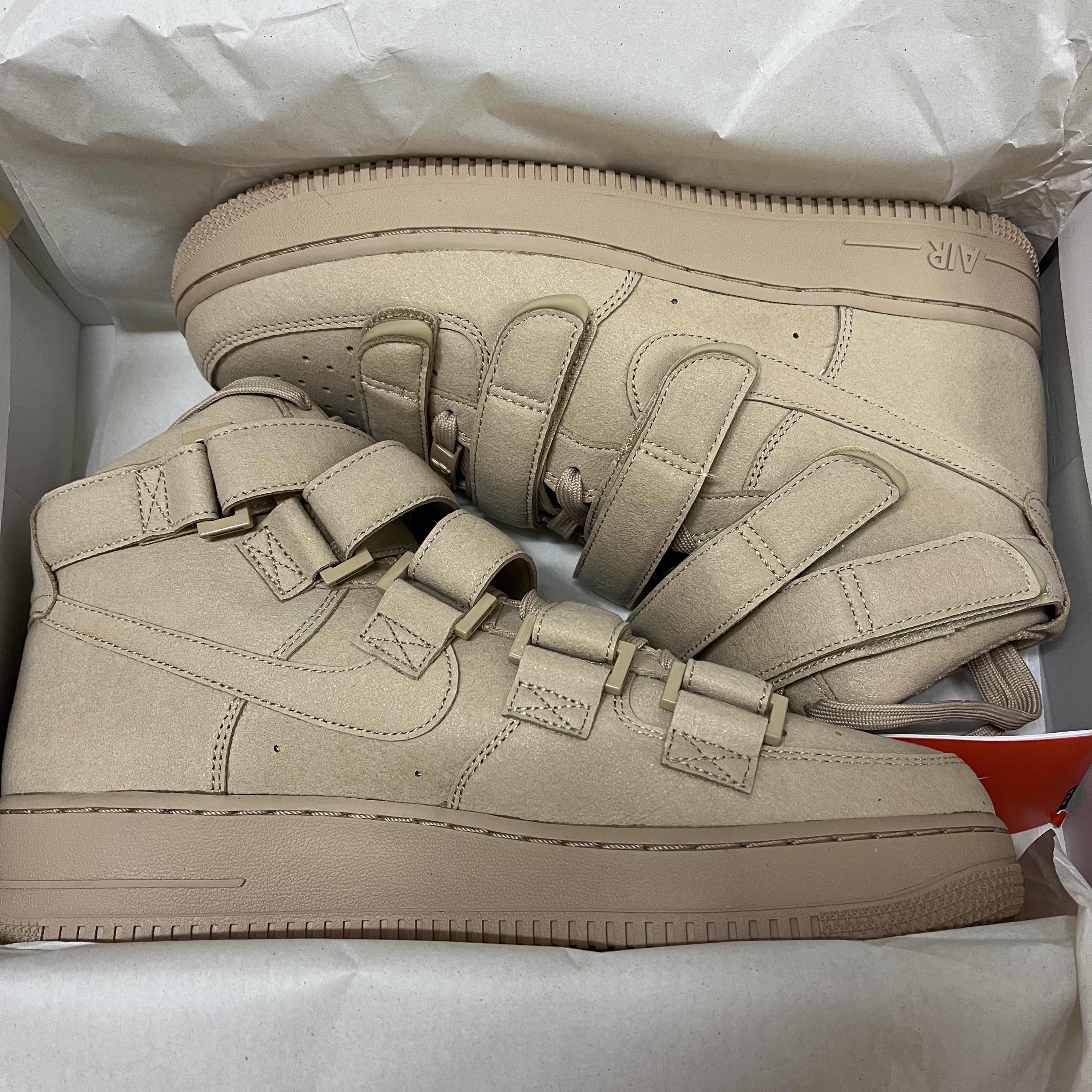 Nike x Billie Eilish Air Force 1 High '07 SP Mushroom 착용 스타일