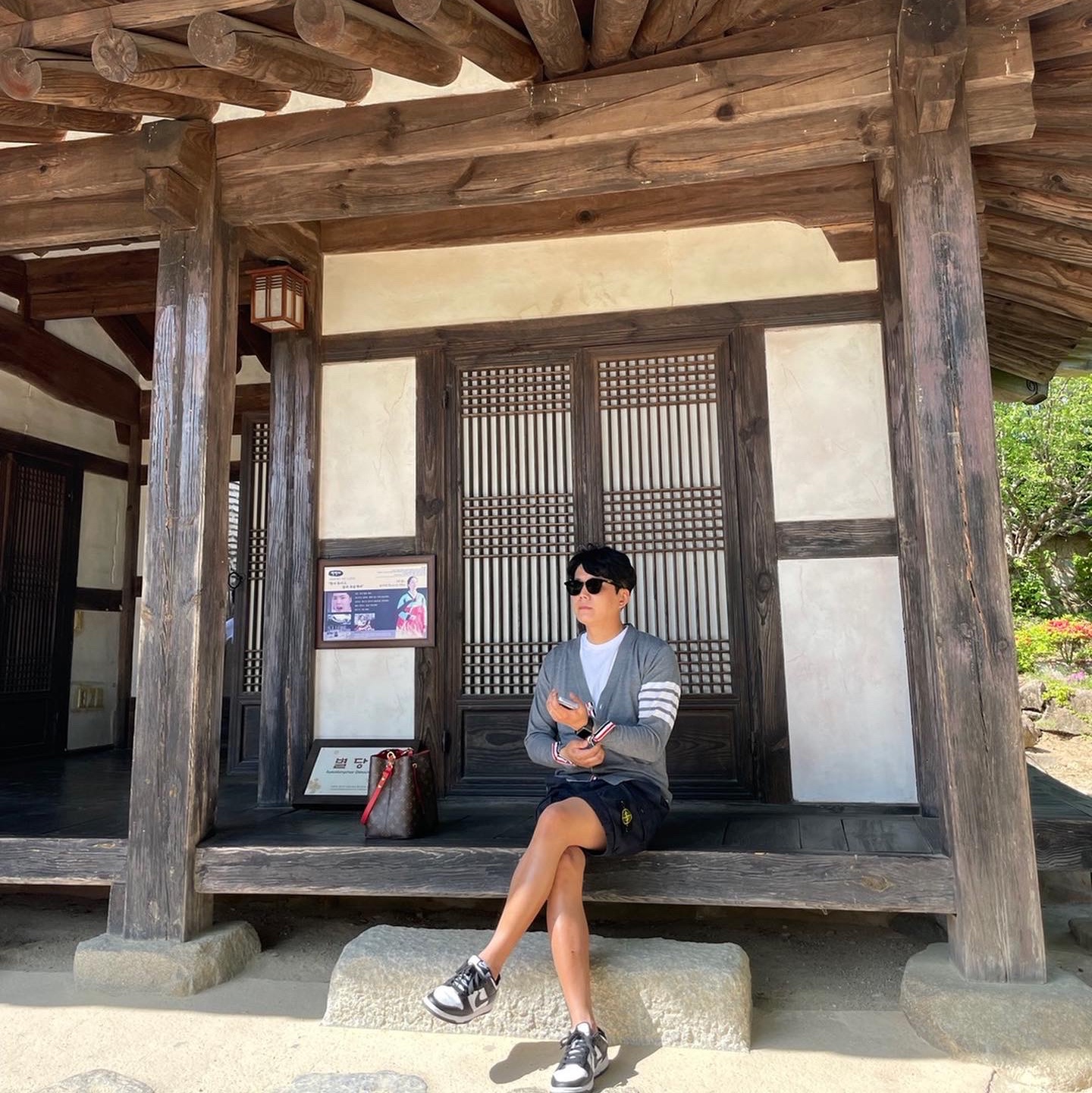 Thom Browne Sustainable Fine Merino Wool 4-Bar Classic Cardigan Pale Grey, Stone Island L11WA Brushed Cotton Canvas Garment Dyed Bermuda Shorts Black - 22SS 착용 스타일