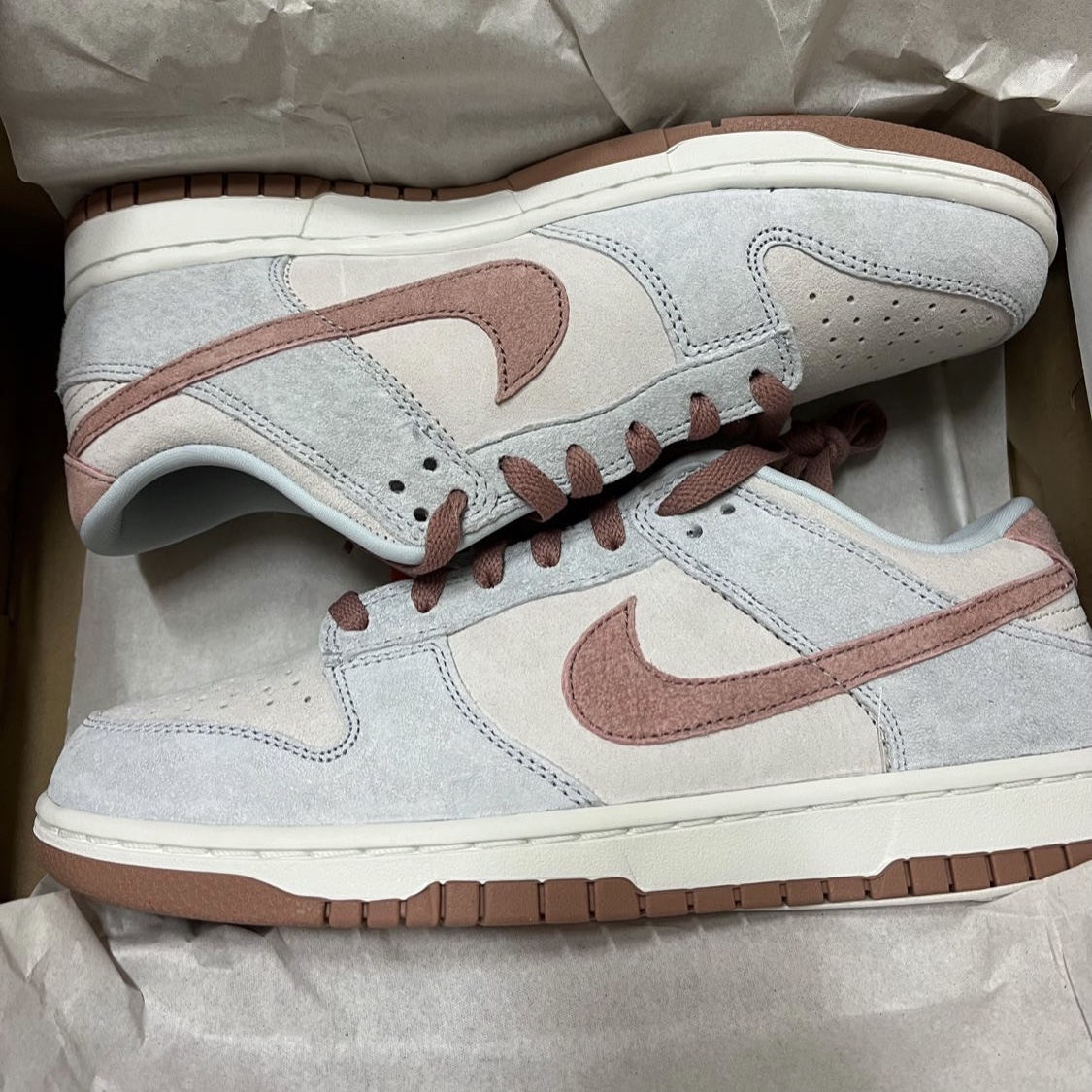 Nike Dunk Low Retro PRM Fossil Rose 착용 스타일