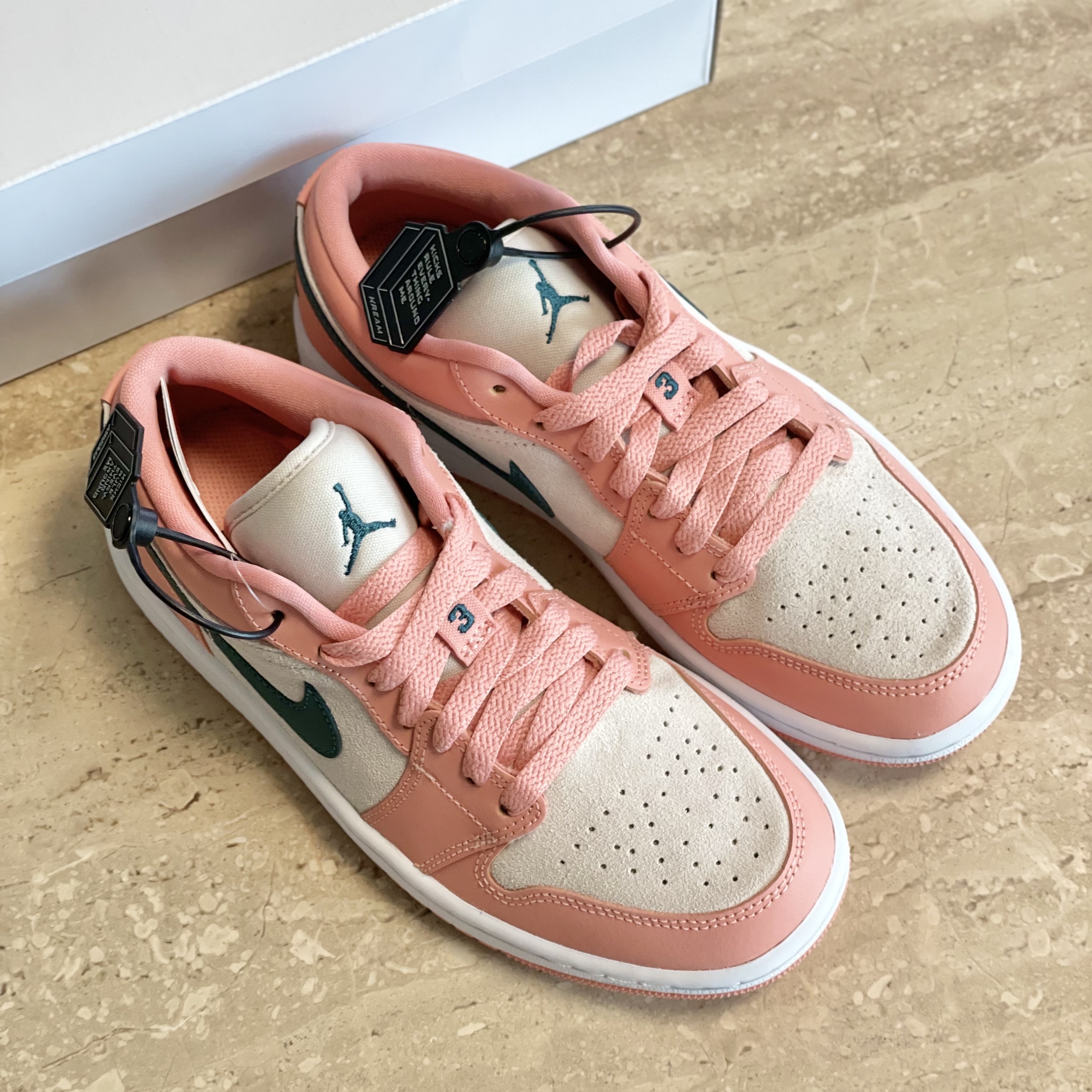 (W) Jordan 1 Low Light Madder Root 착용 스타일
