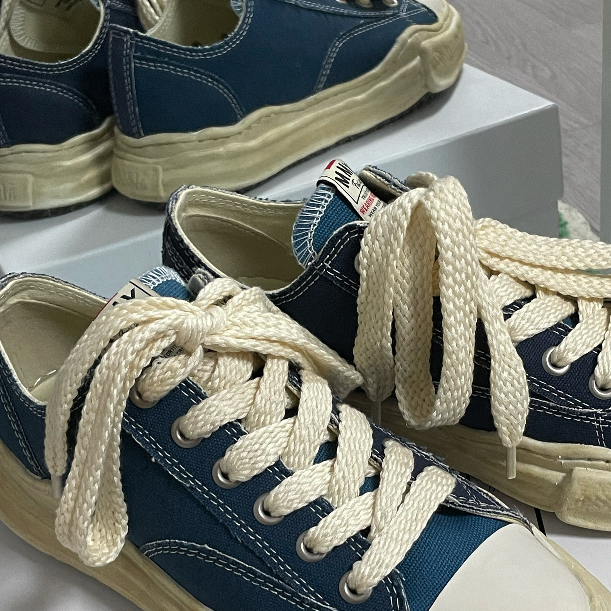 Maison Mihara Yasuhiro Peterson OG Sole OD Canvas Low-top Sneakers Blue 착용 스타일