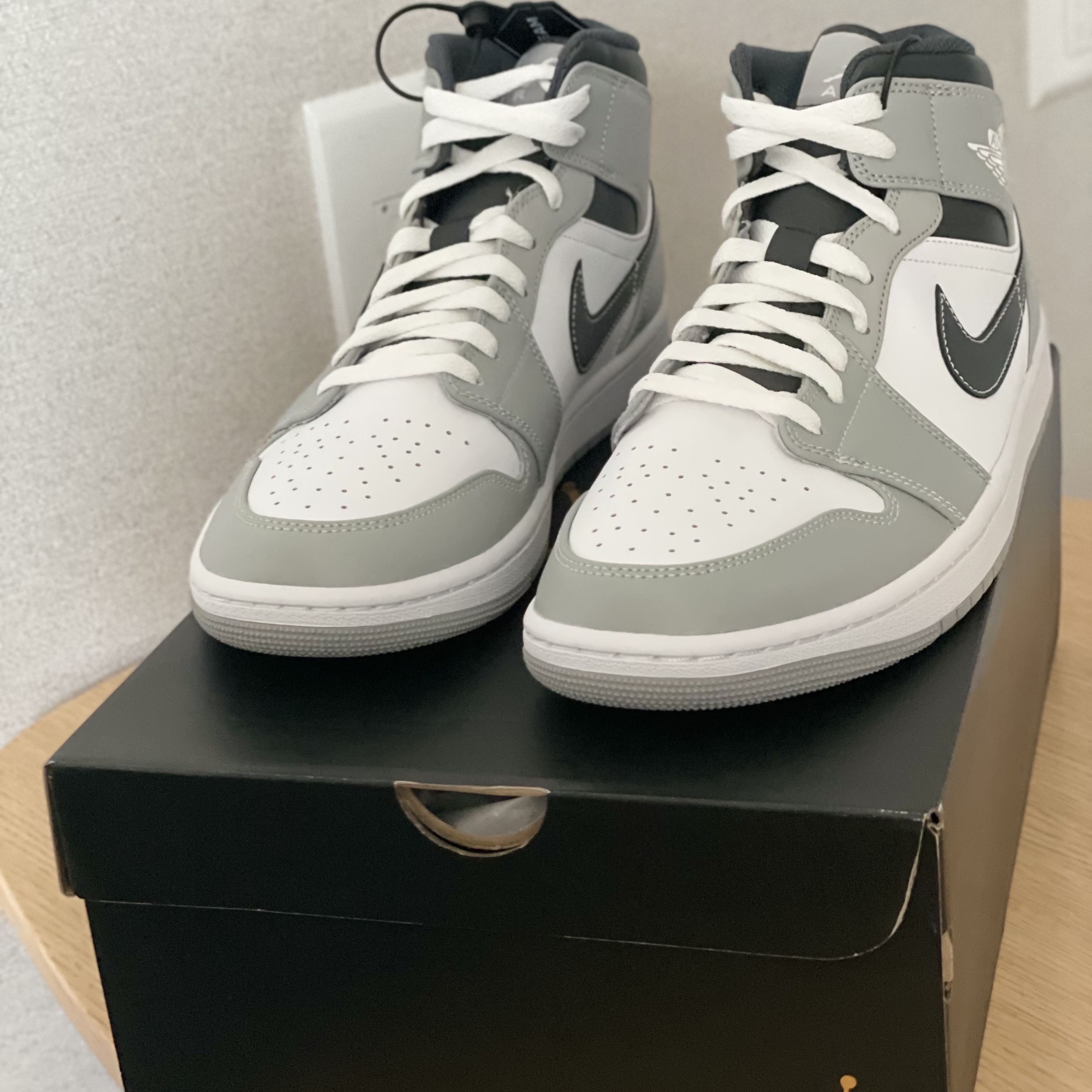 Jordan 1 Mid Light Smoke Grey Anthracite 착용 스타일 - 4