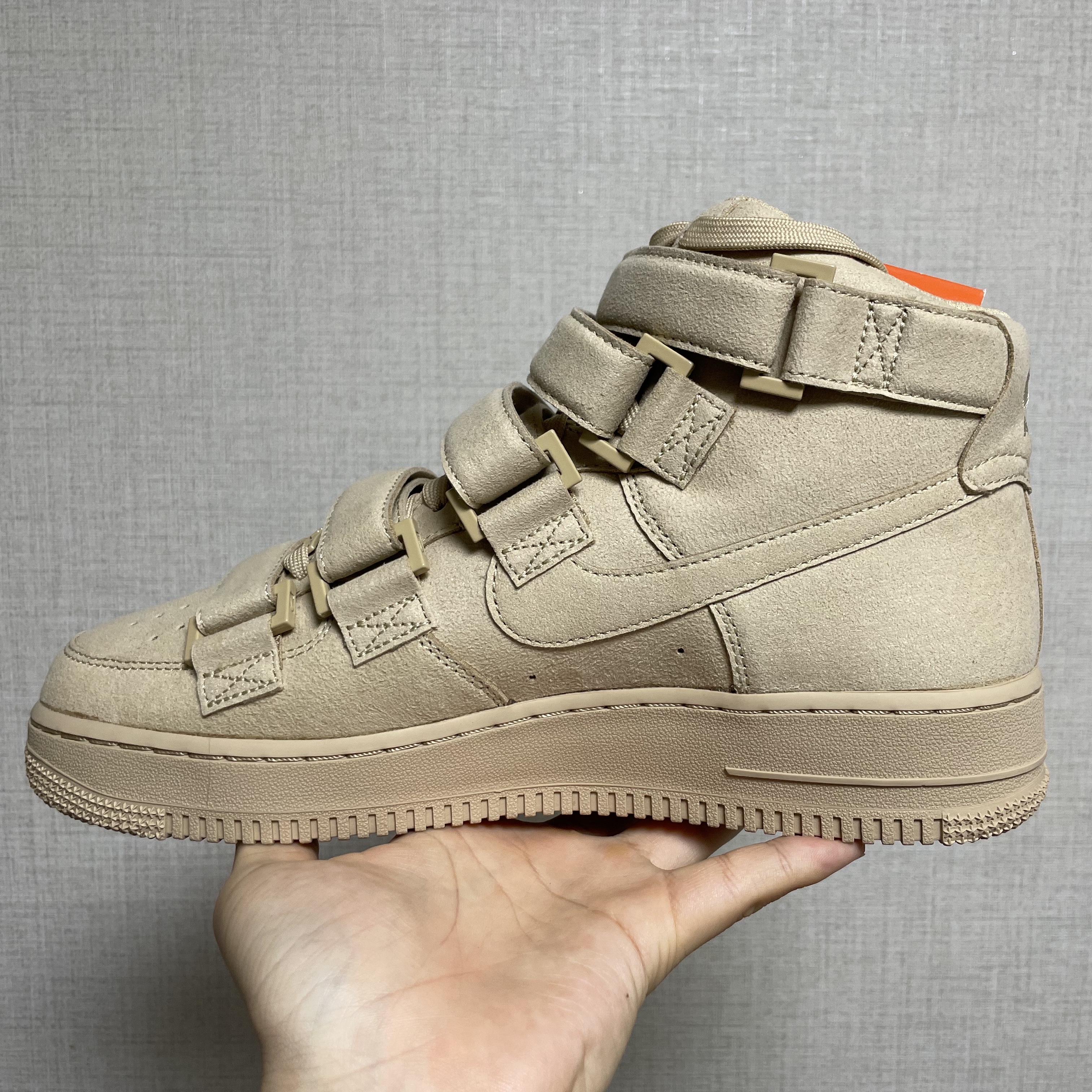 Nike x Billie Eilish Air Force 1 High '07 SP Mushroom 착용 스타일 - 3