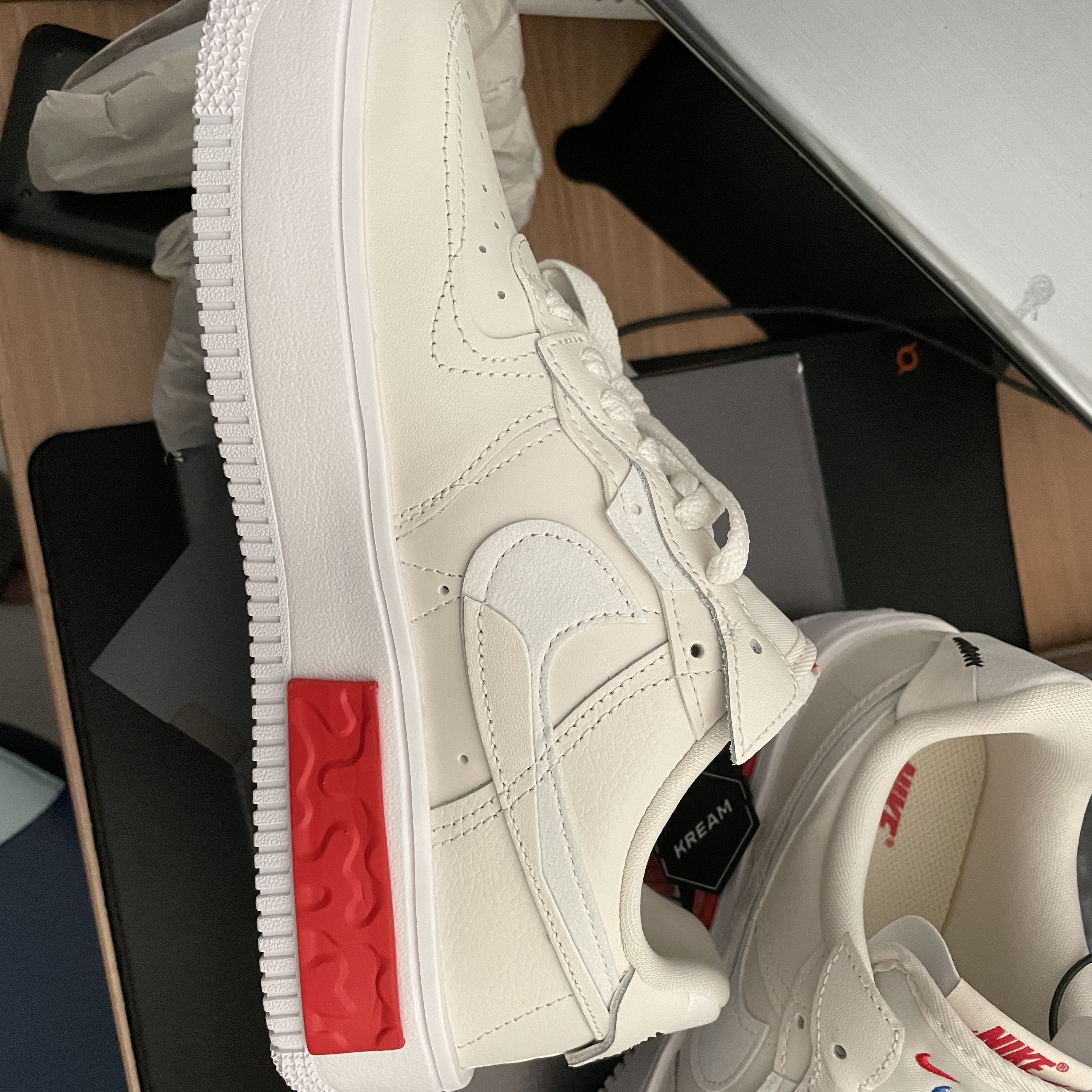 (W) Nike Air Force 1 Fontanka Phantom White 착용 스타일 - 2