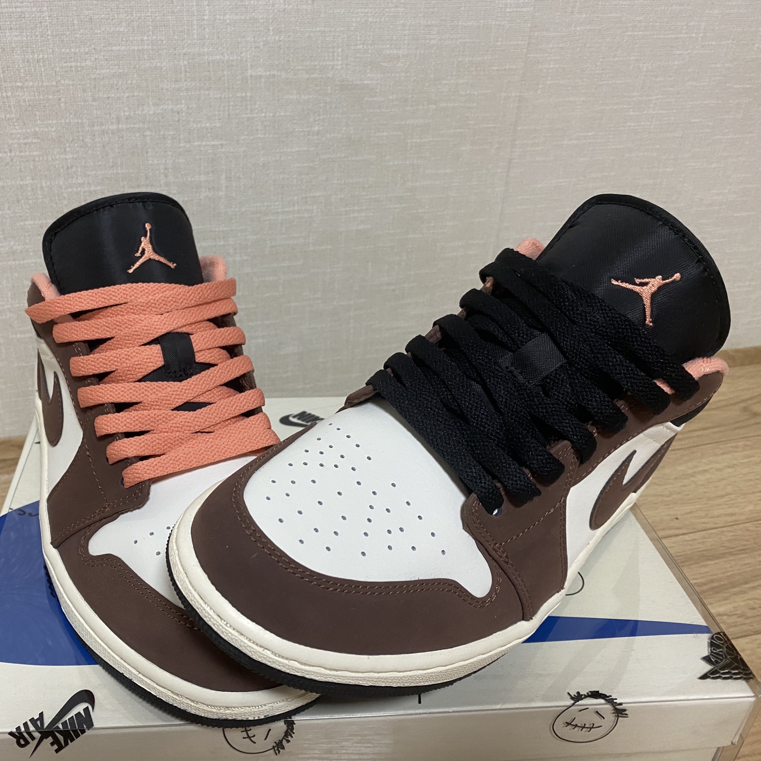 Jordan 1 Low SE Chocolate Bliss 착용 스타일 - 1