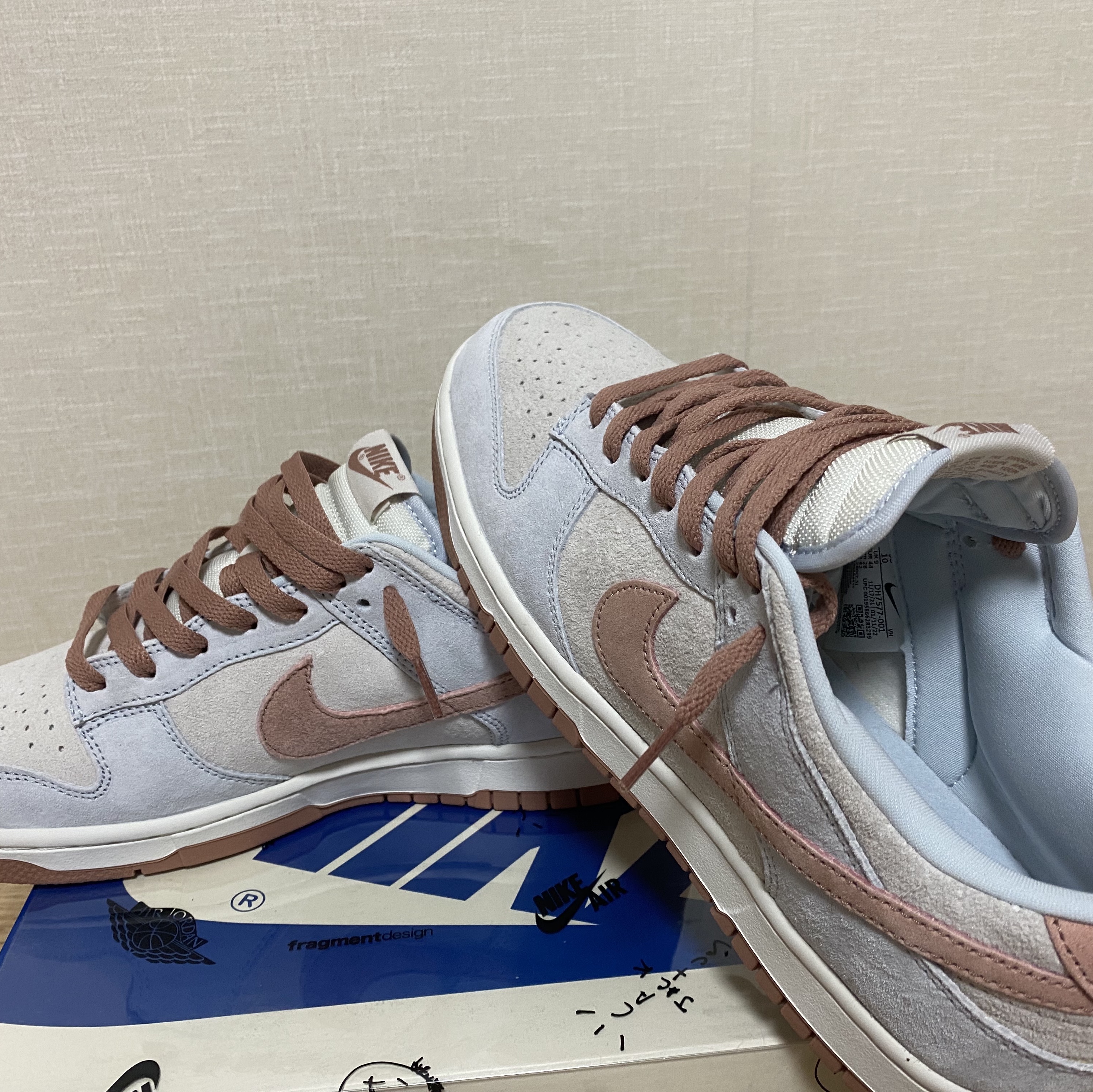 Nike Dunk Low Retro PRM Fossil Rose 착용 스타일 - 2