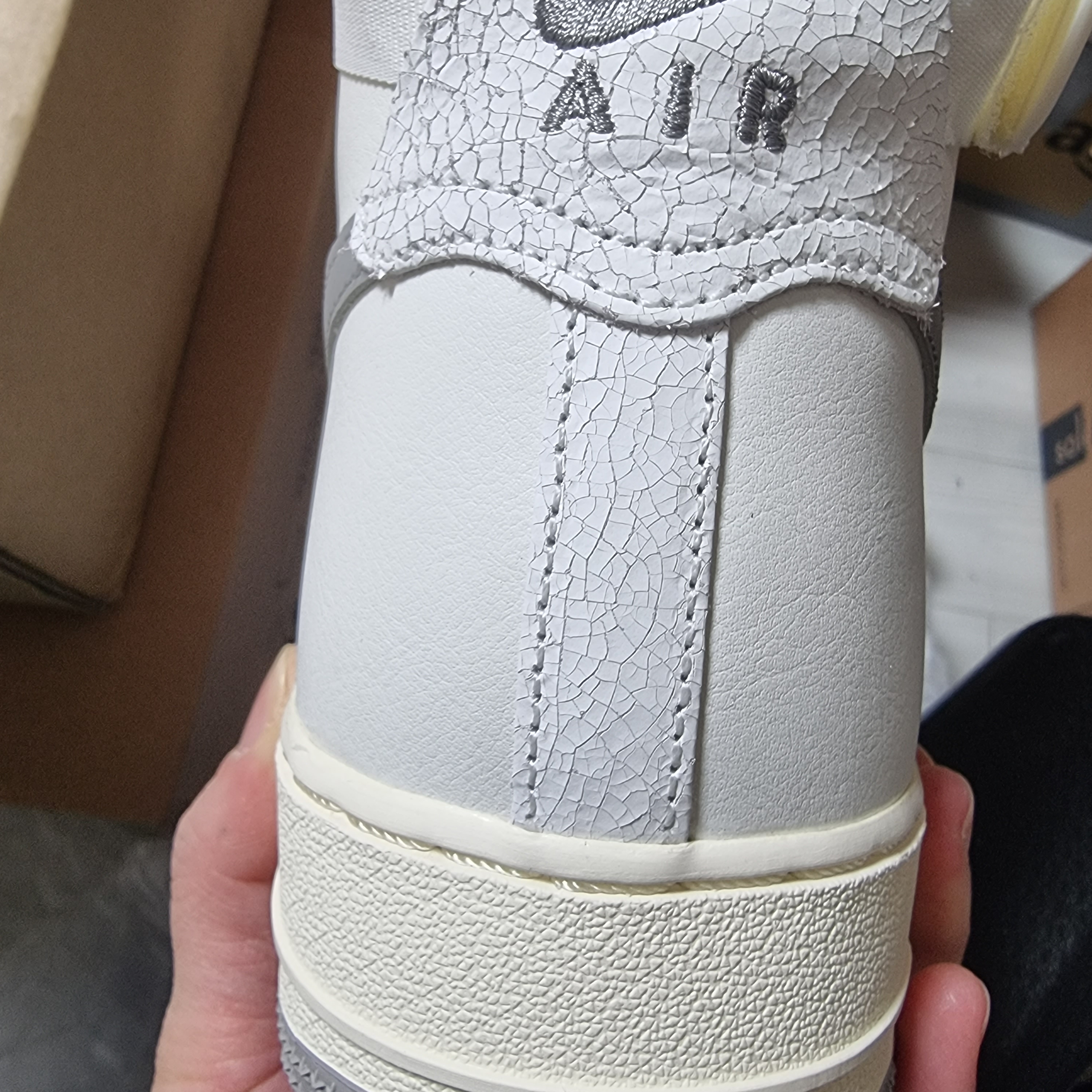 Nike Air Force 1 High '07 LV8 Sail and Medium Grey, Kaikai Kiki Mini Panda Plush Keychain Rainbow Mouth 착용 스타일 - 3