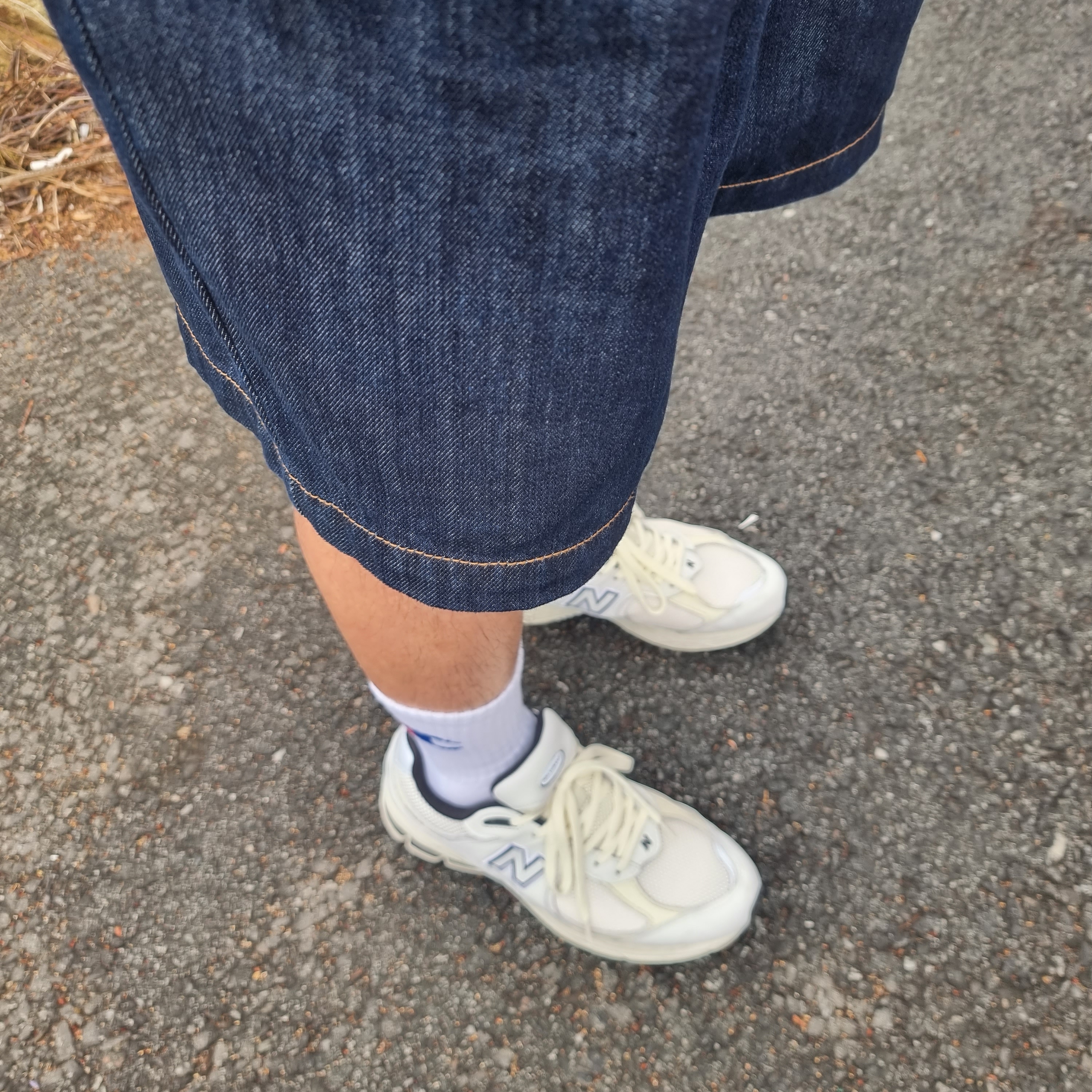 New Balance 2002R White 착용 스타일 - 2