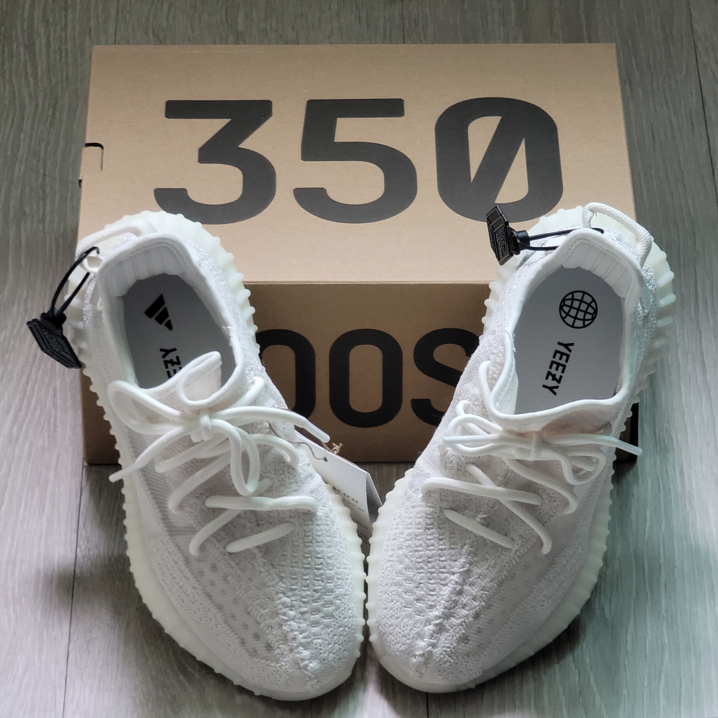 Adidas Yeezy Boost 350 V2 Bone 착용 스타일 - 2