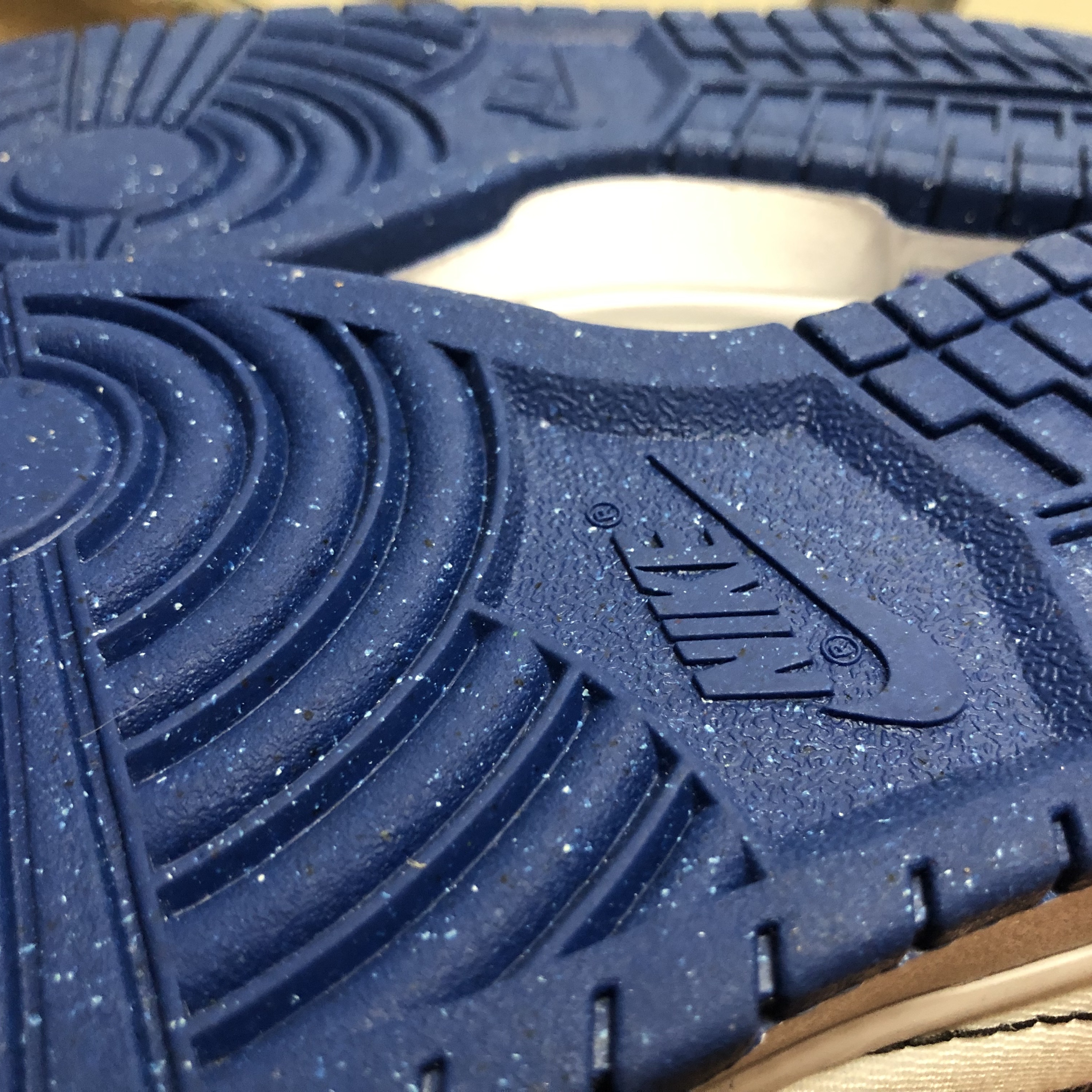 (W) Nike Dunk Low Disrupt 2 White and University Blue 착용 스타일 - 3