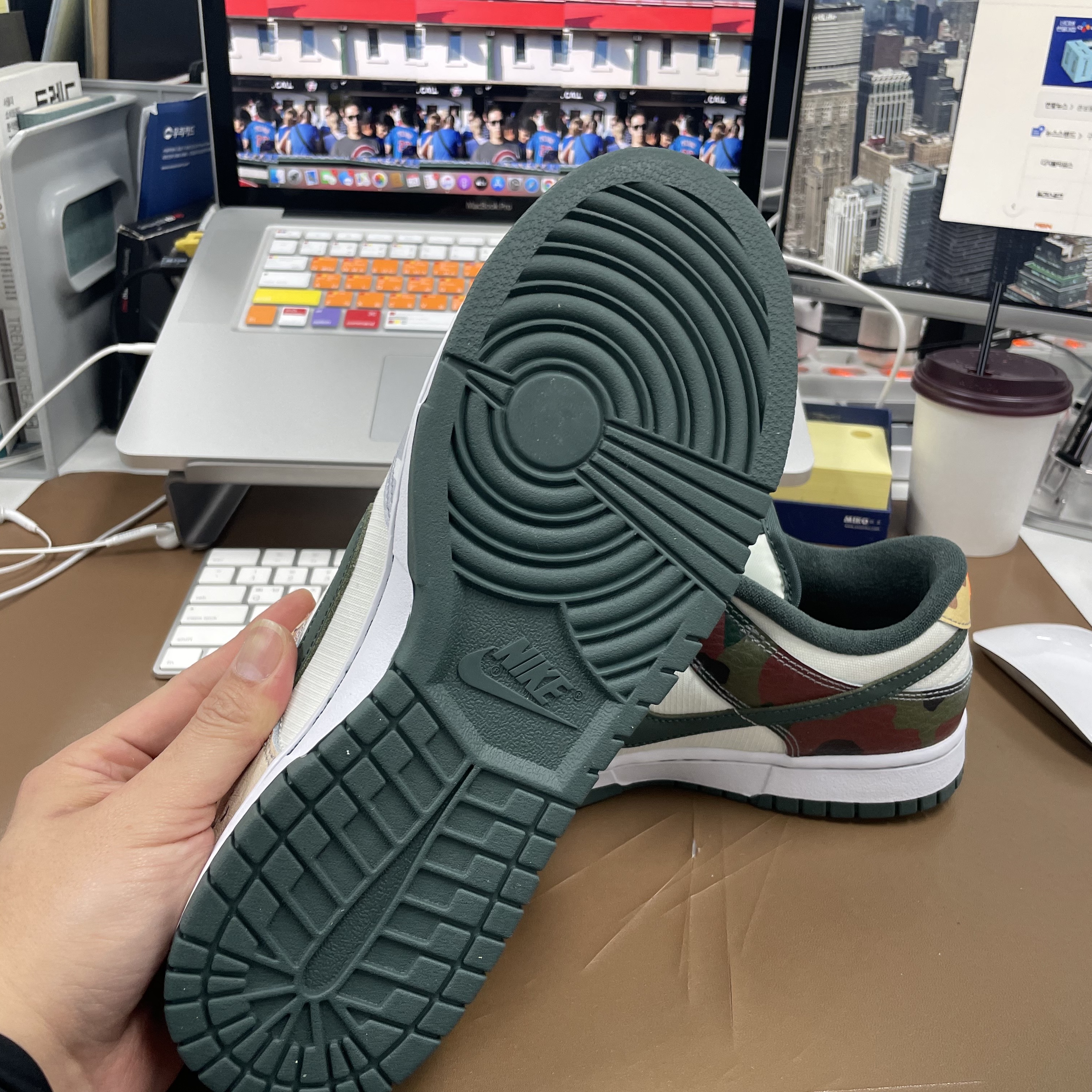 Nike Dunk Low SE Sail Multi Camo 착용 스타일 - 2
