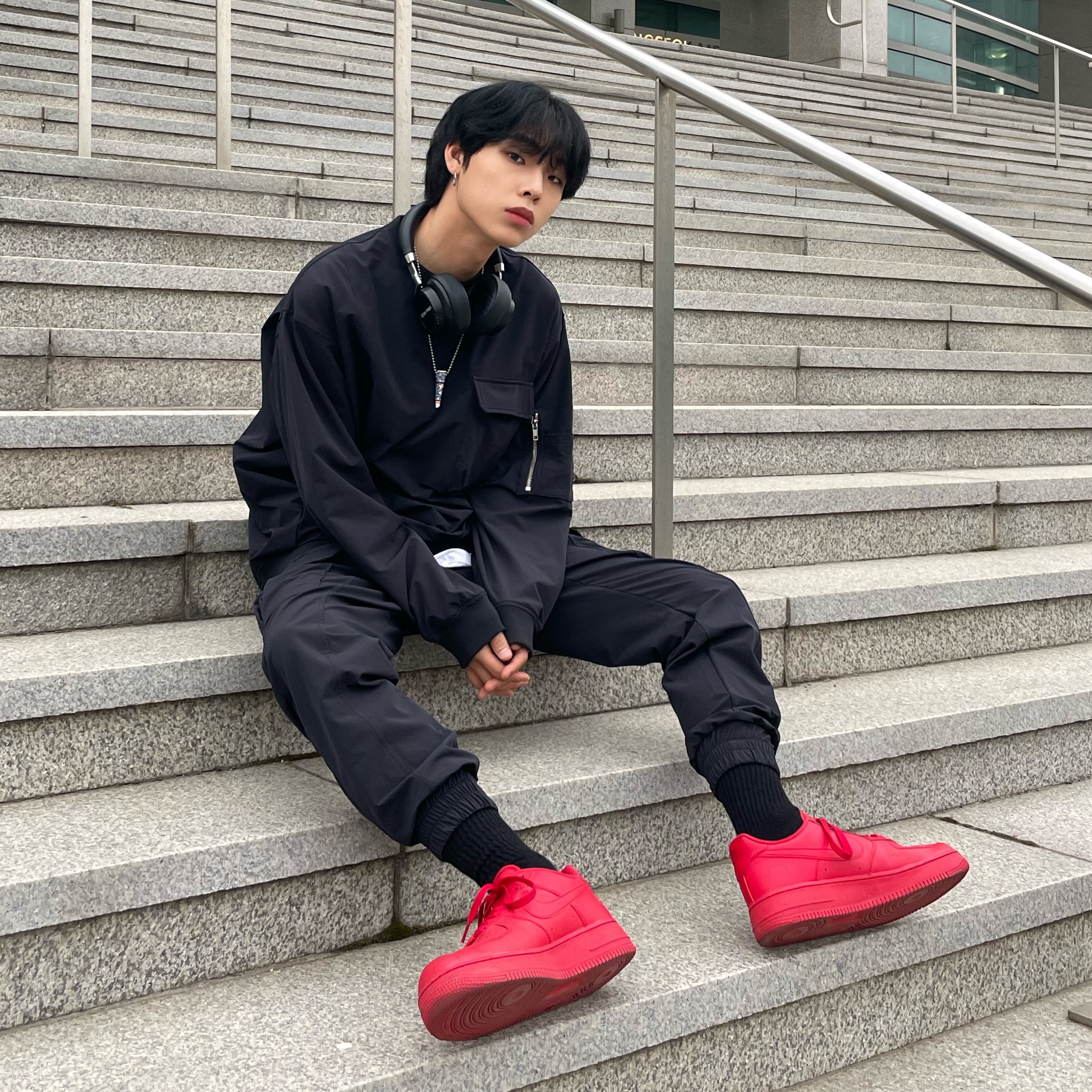 Nike Air Force 1 '07 LV8 Low 1 Triple Red 착용 스타일 - 3