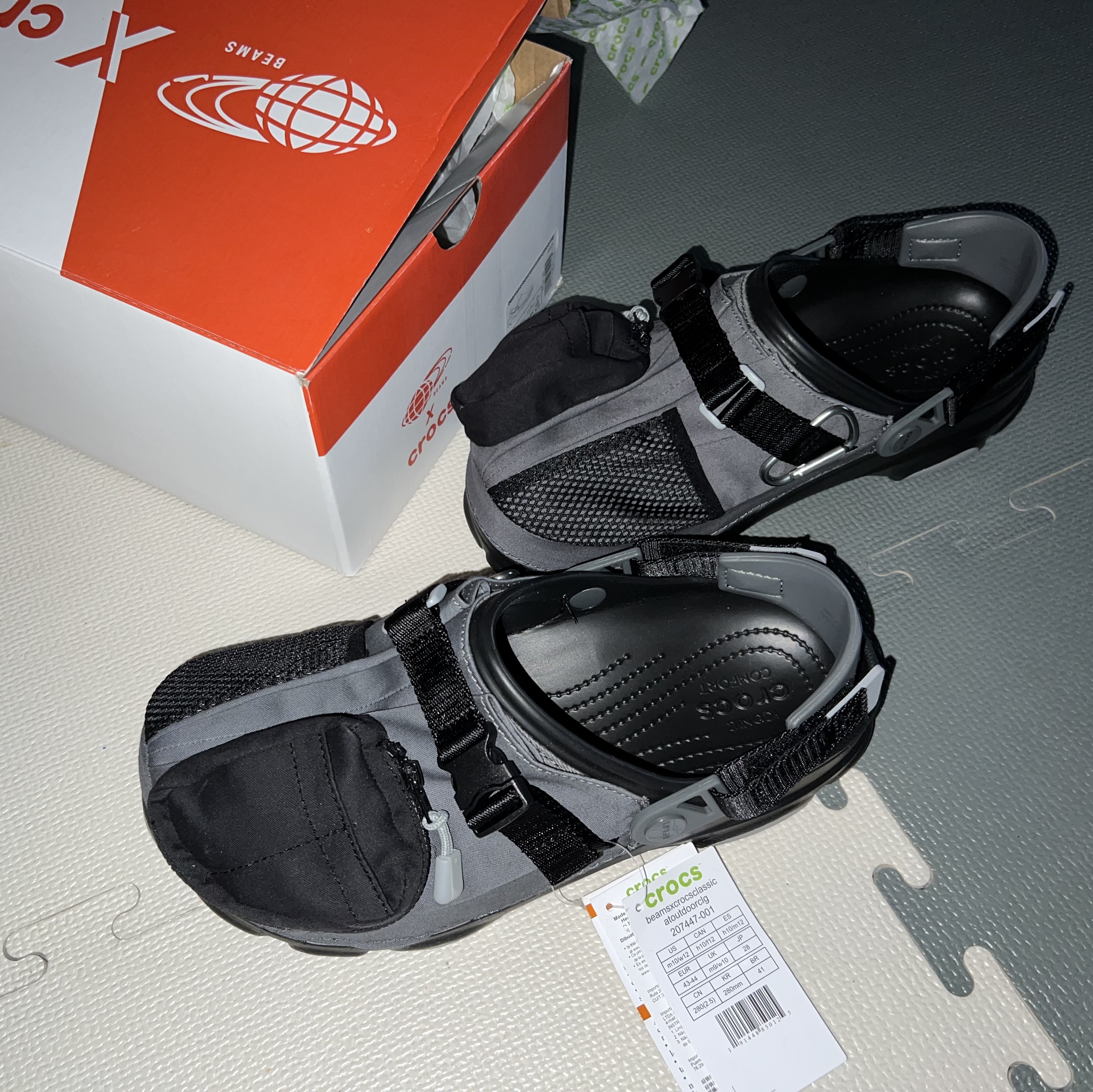 Crocs x Beams Classic All Terrain Mountain Parka Clog Grey 착용 스타일