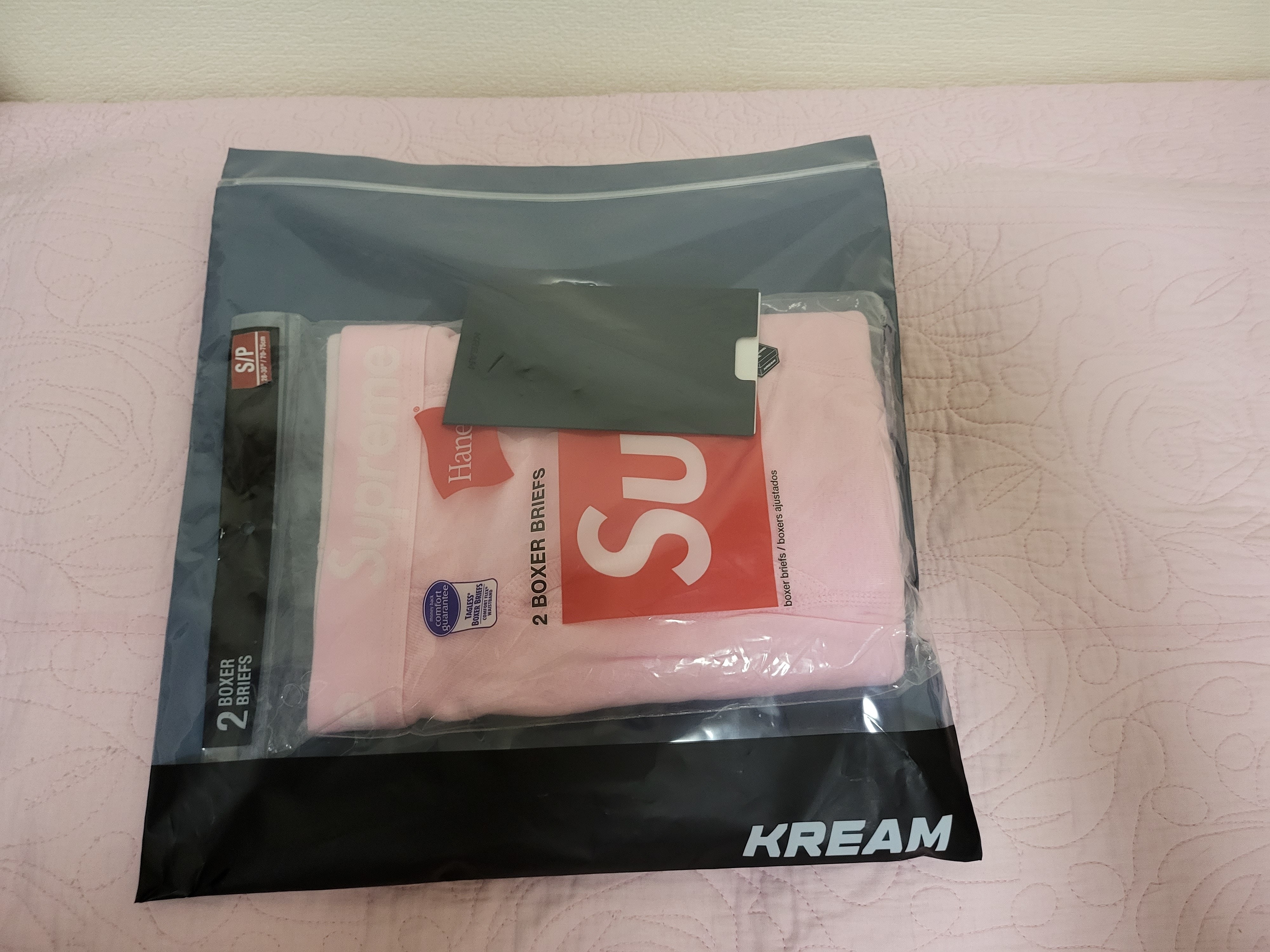 Supreme Hanes Boxer Briefs Pink (2 Pack) 착용 스타일