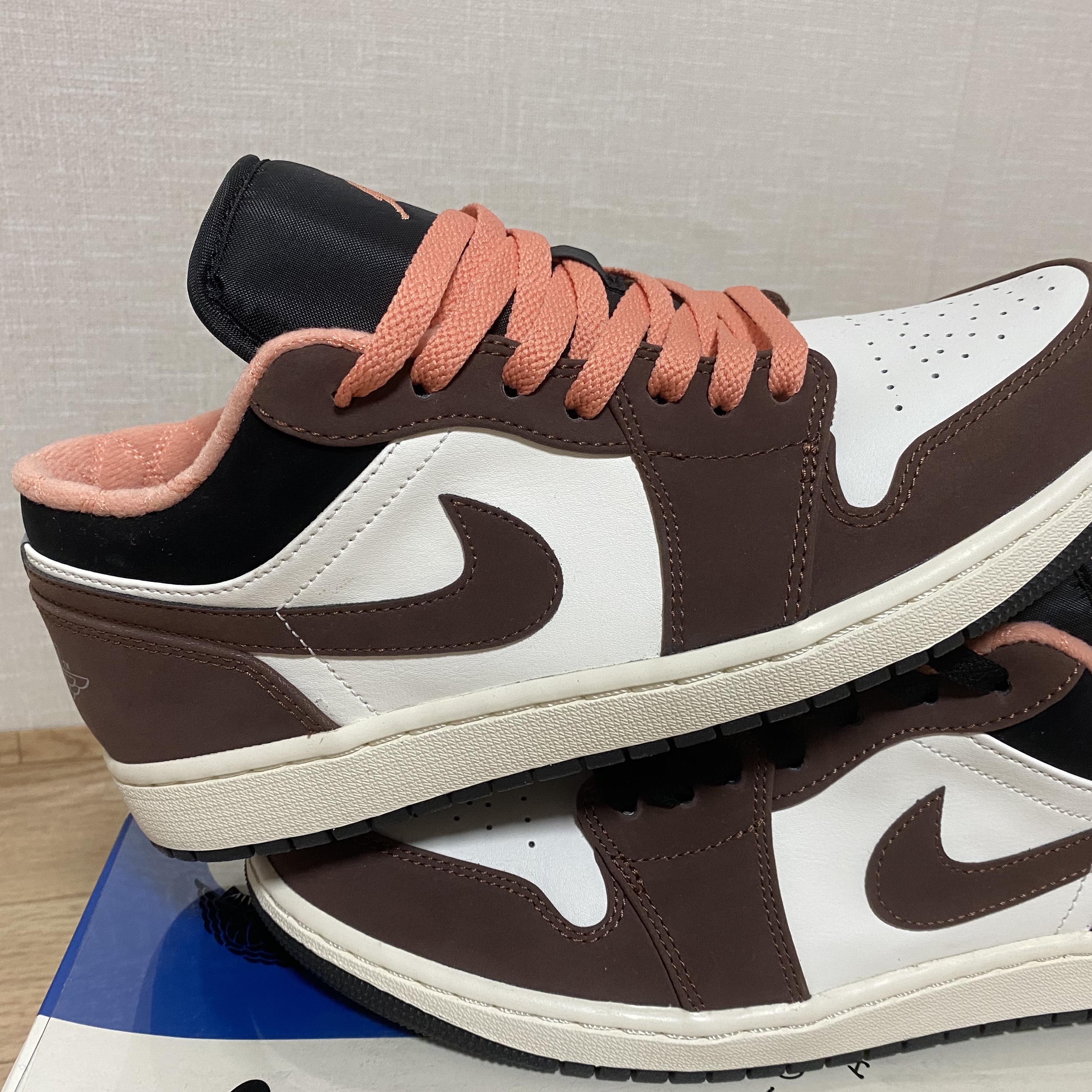 Jordan 1 Low SE Chocolate Bliss 착용 스타일 - 2