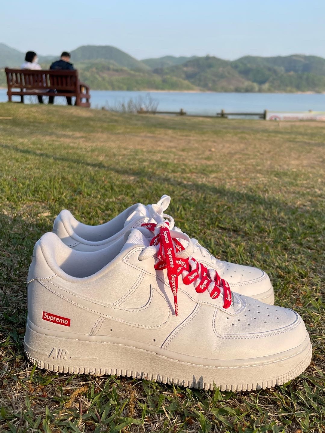 Bottega Veneta Padded Tech Cassette Parakeet, Nike x Supreme Air Force 1 Low White 착용 스타일 - 4