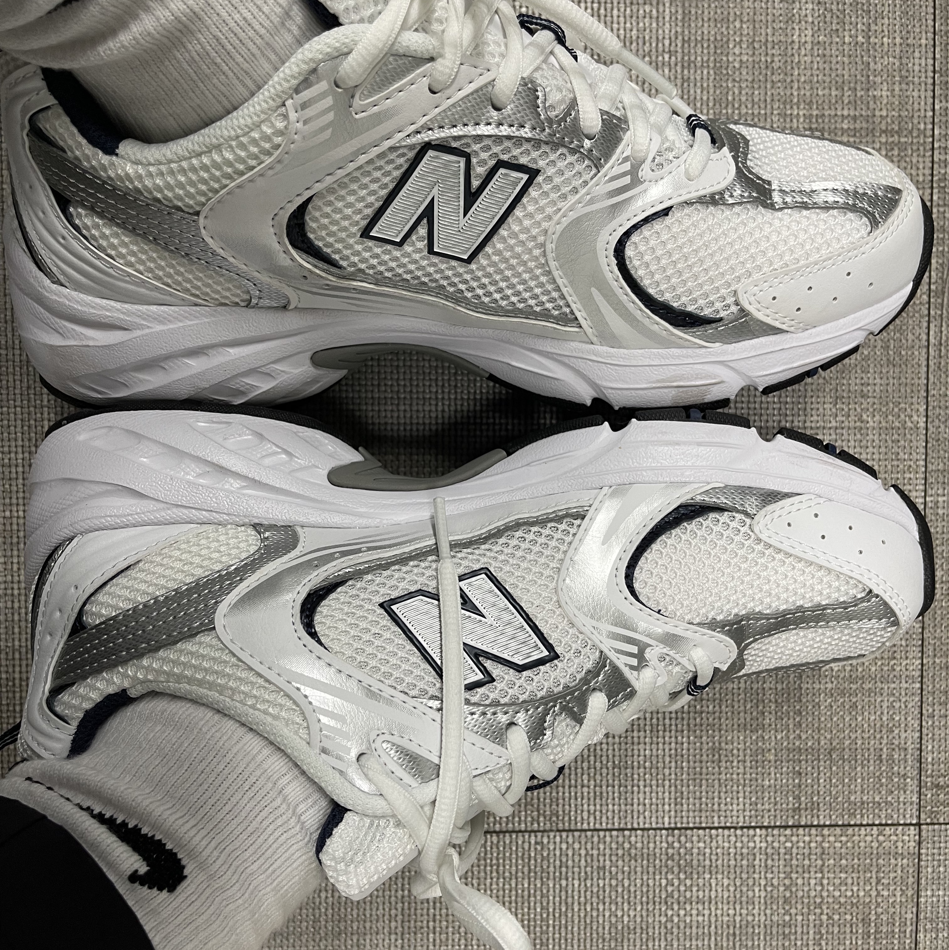 New Balance 530 White 착용 스타일