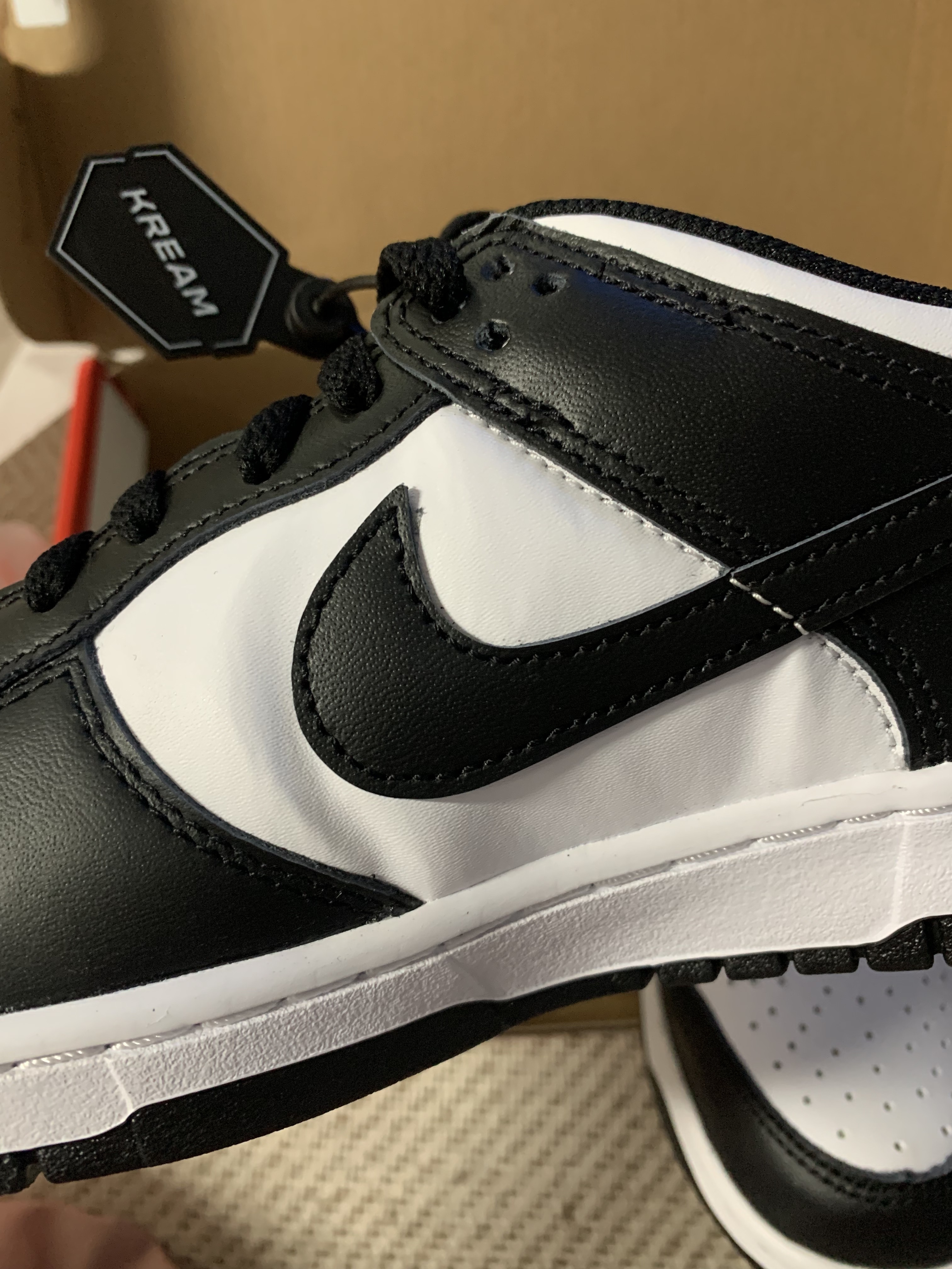 (GS) Nike Dunk Low Black 착용 스타일 - 1