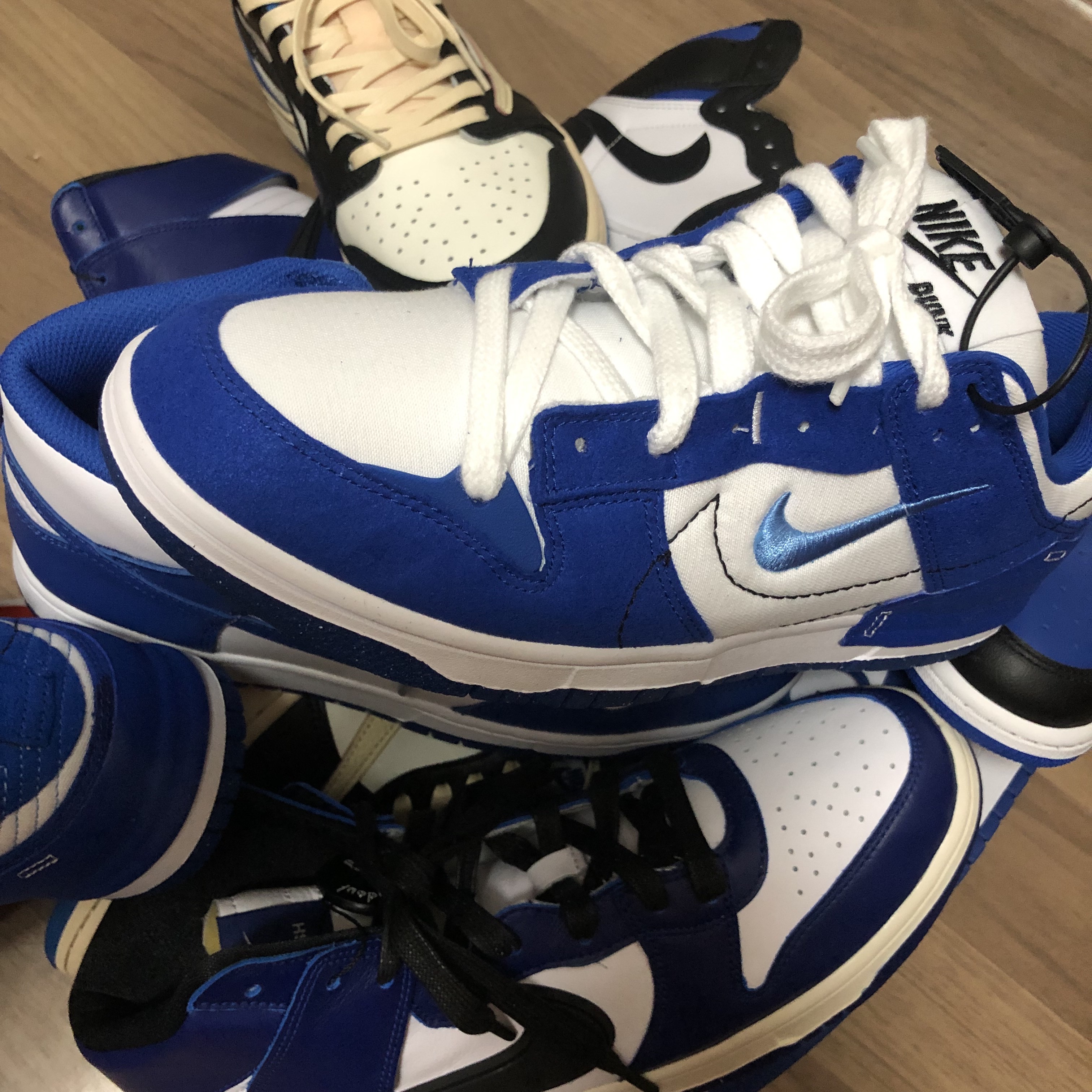 (W) Nike Dunk Low Disrupt 2 White and University Blue 착용 스타일 - 1