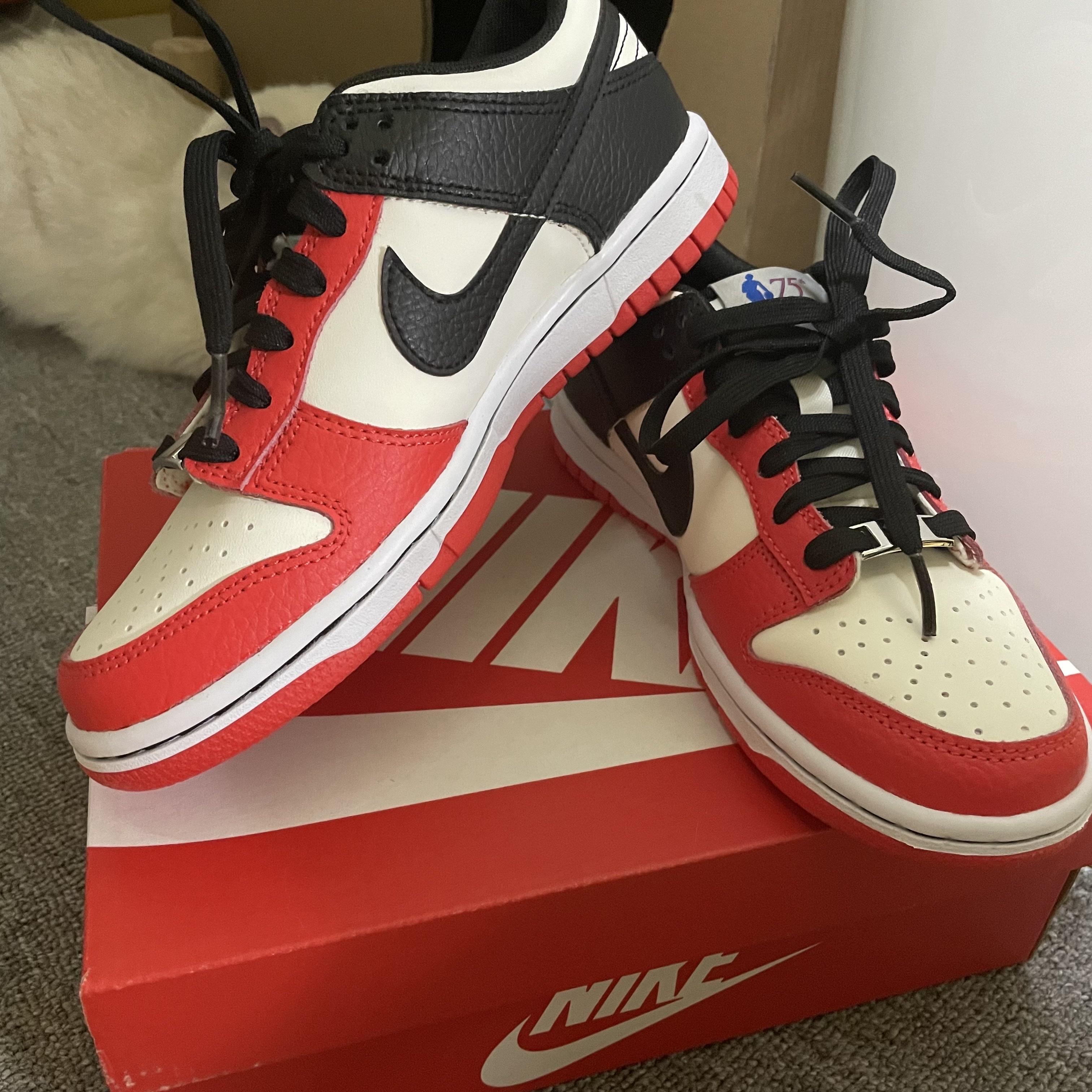(GS) Nike x NBA Dunk Low Black and Chile Red 착용 스타일