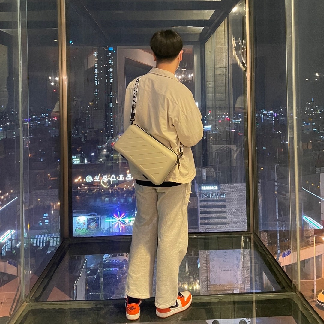 Off-White x Amore Pacific Protection Box (Without Cosmetics), Jordan 1 Low OG Starfish 착용 스타일