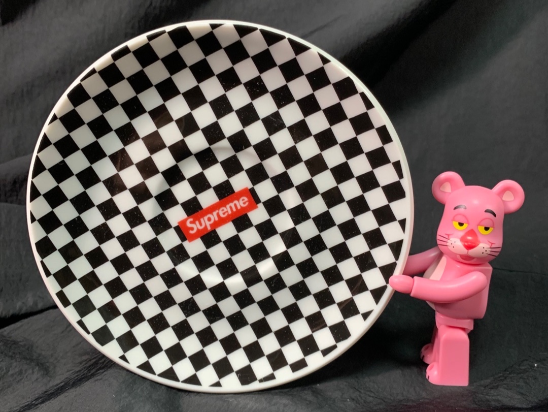 Supreme x IPA Porcellane Aosta Espresso Set Black (Set of 2), Bearbrick Pink Panther 100% & 400% Set 착용 스타일 - 2
