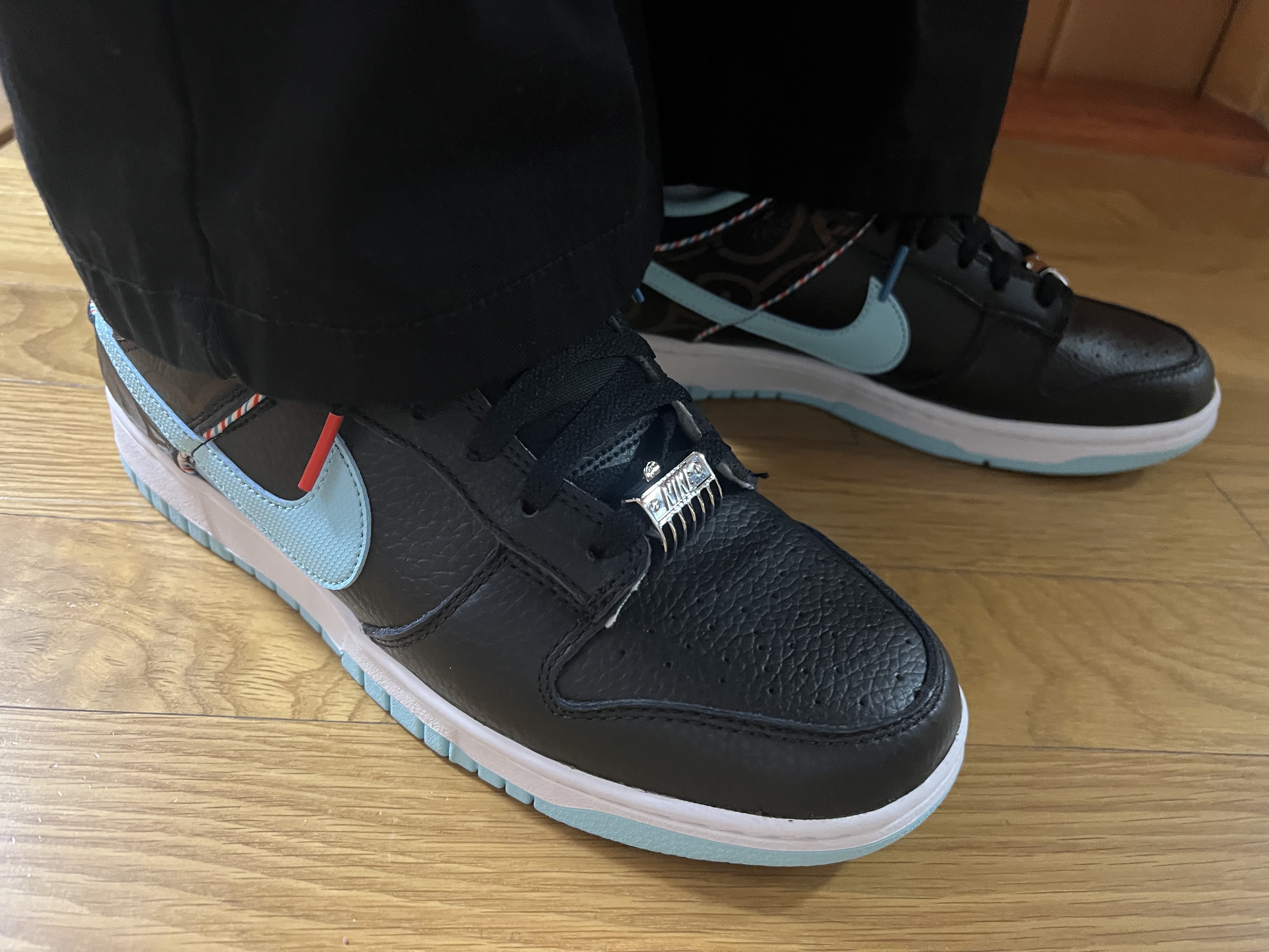 Nike Dunk Low Retro SE Barber Shop Black 착용 스타일 - 2