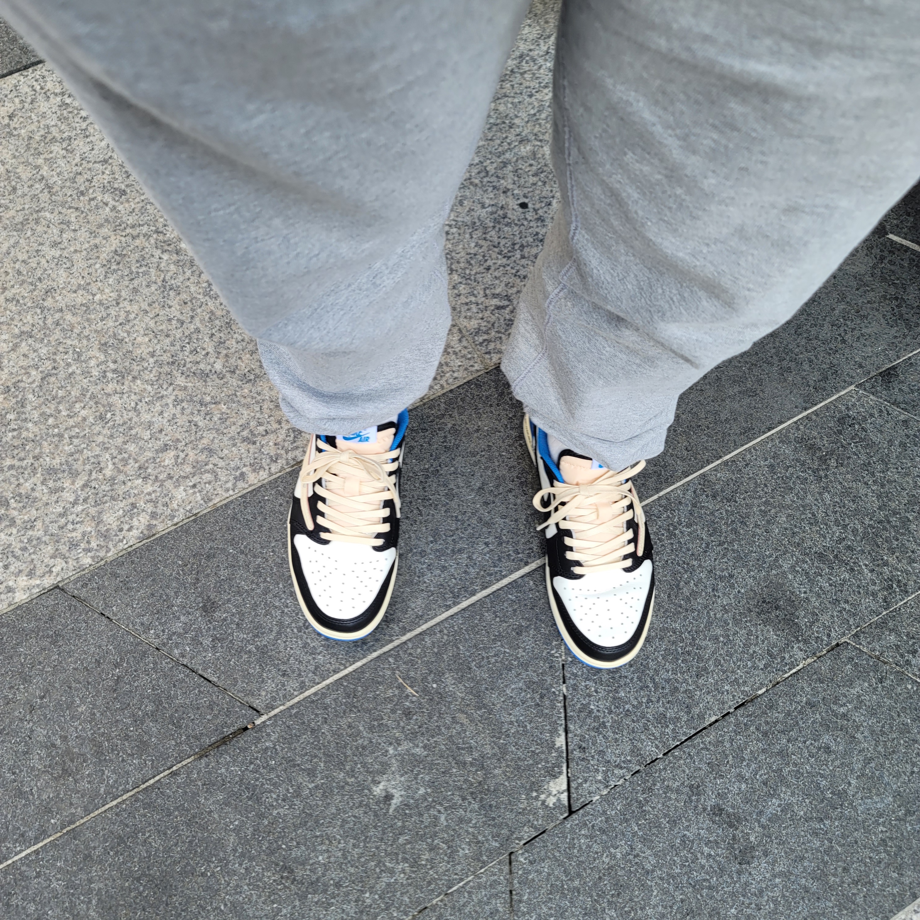 Jordan 1 x Travis Scott x Fragment Retro Low OG SP Military Blue 착용 스타일