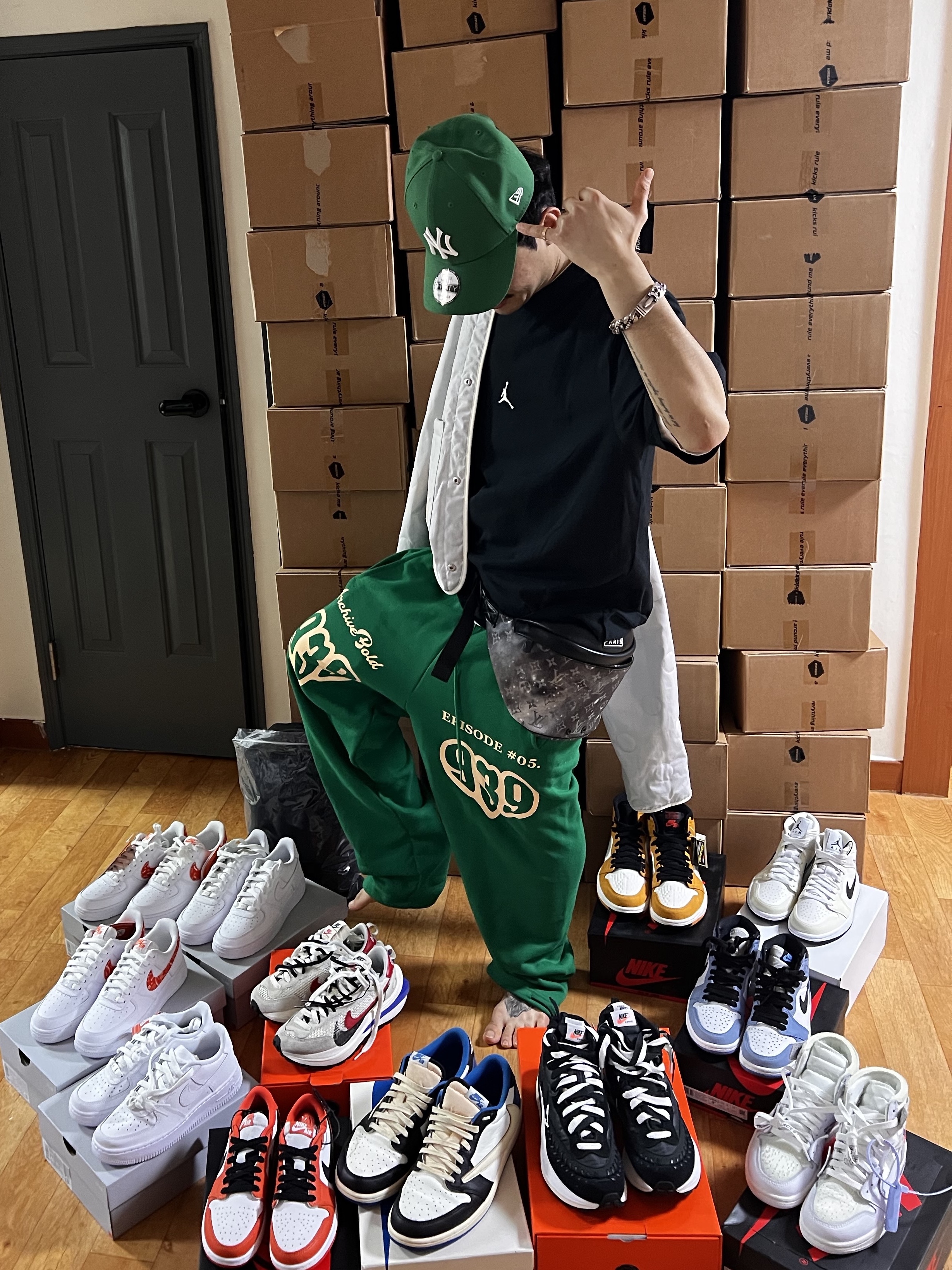 Nike x Sacai VaporWaffle Royal Fuchsia, Jordan 1 x Travis Scott x Fragment Retro Low OG SP Military Blue 착용 스타일