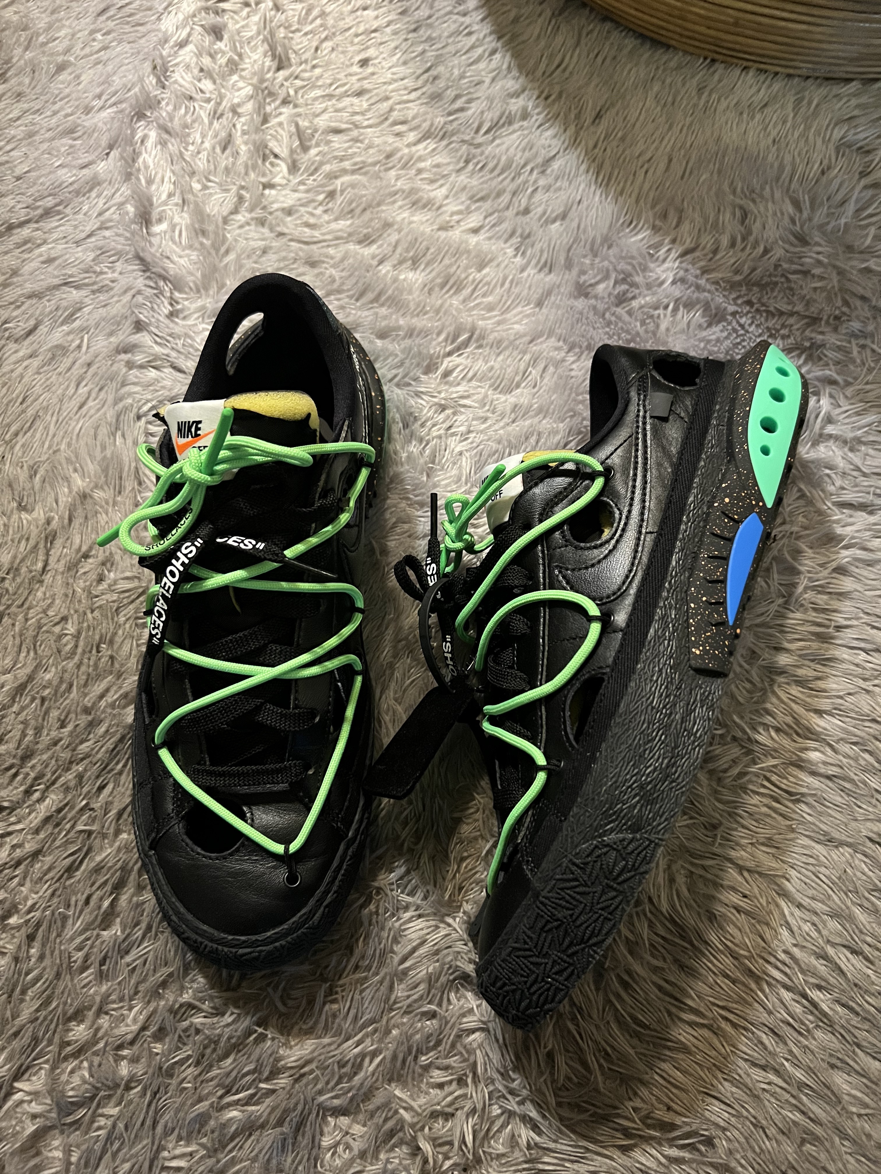 Nike x Off-White Blazer Low '77 Black and Electro Green 착용 스타일