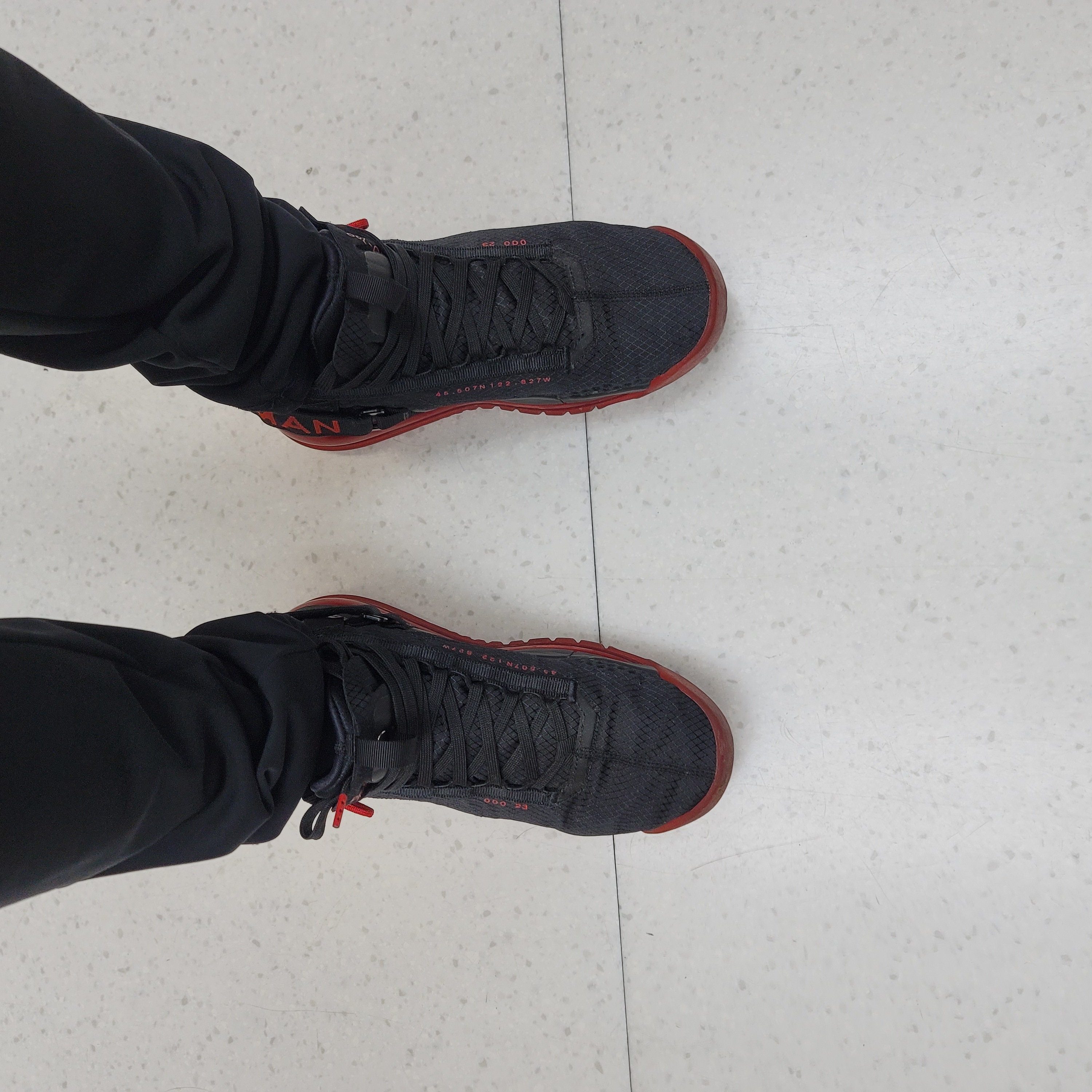 Jordan Proto Max 720 Black University Red 착용 스타일