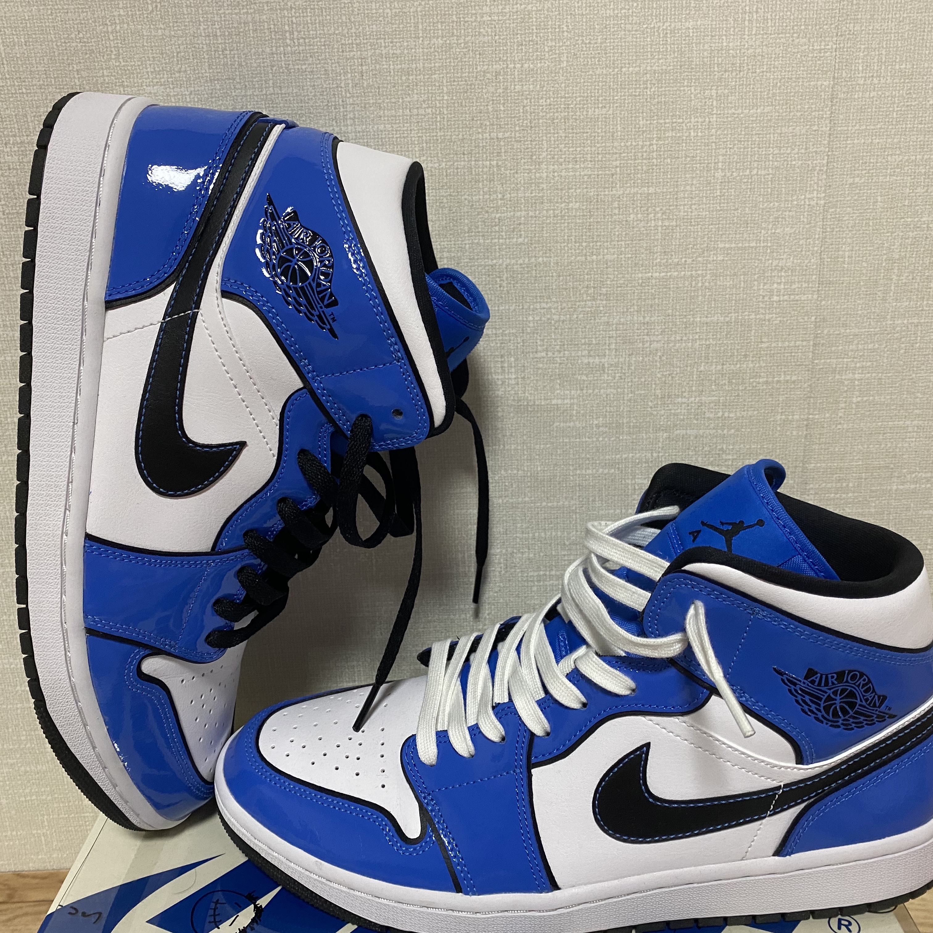 Jordan 1 Mid SE Signal Blue 착용 스타일 - 1