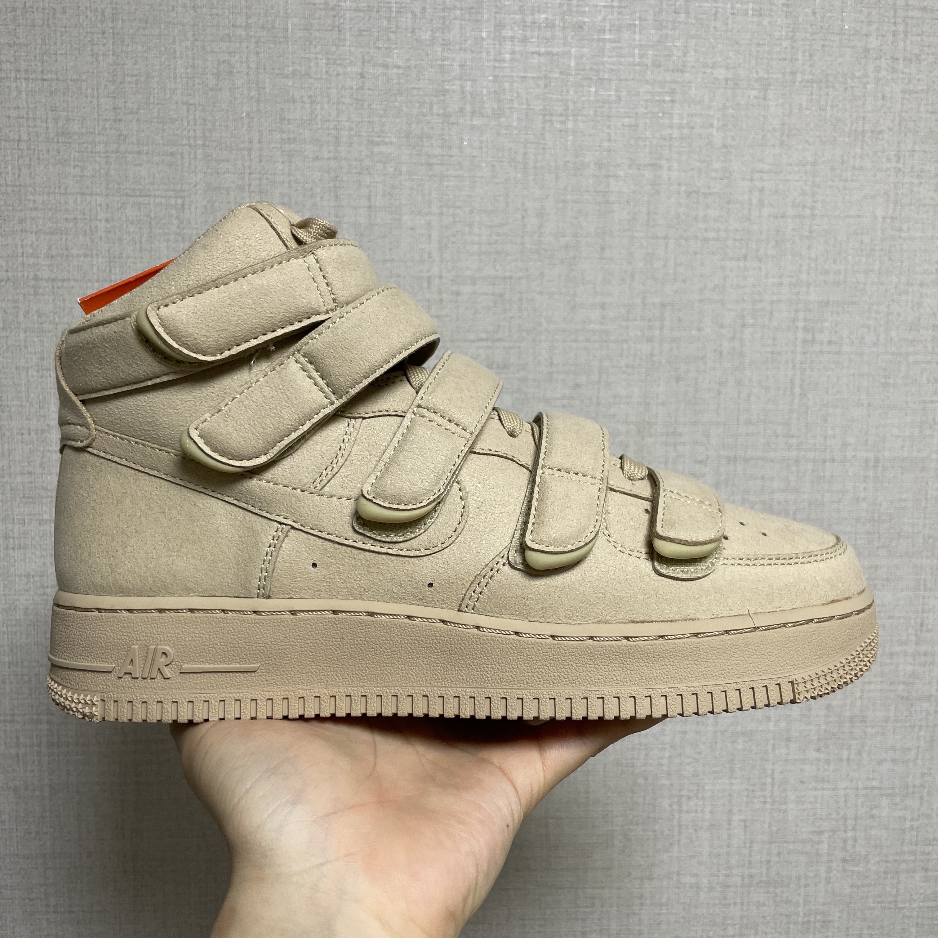 Nike x Billie Eilish Air Force 1 High '07 SP Mushroom 착용 스타일 - 1