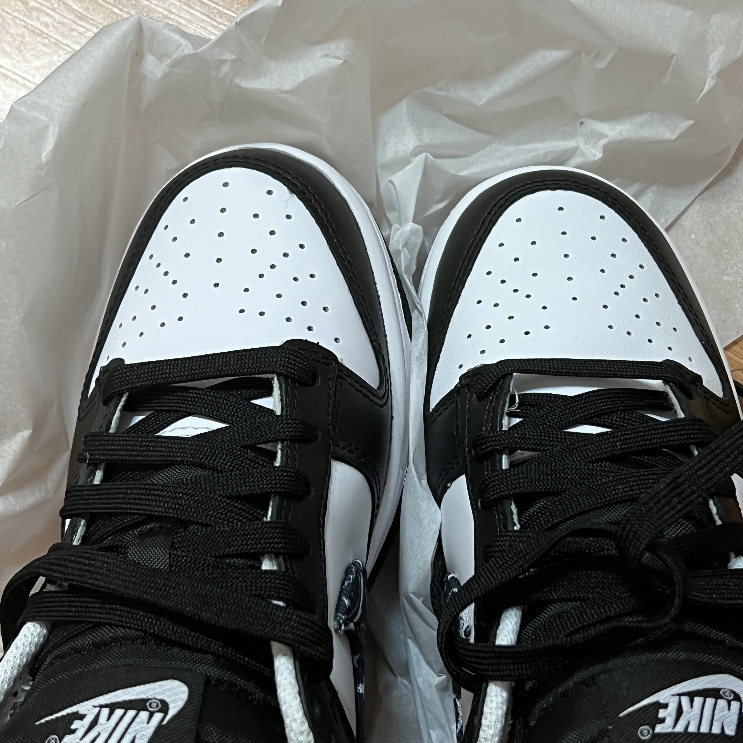 (W) Nike Dunk Low Essential Black Paisley 착용 스타일
