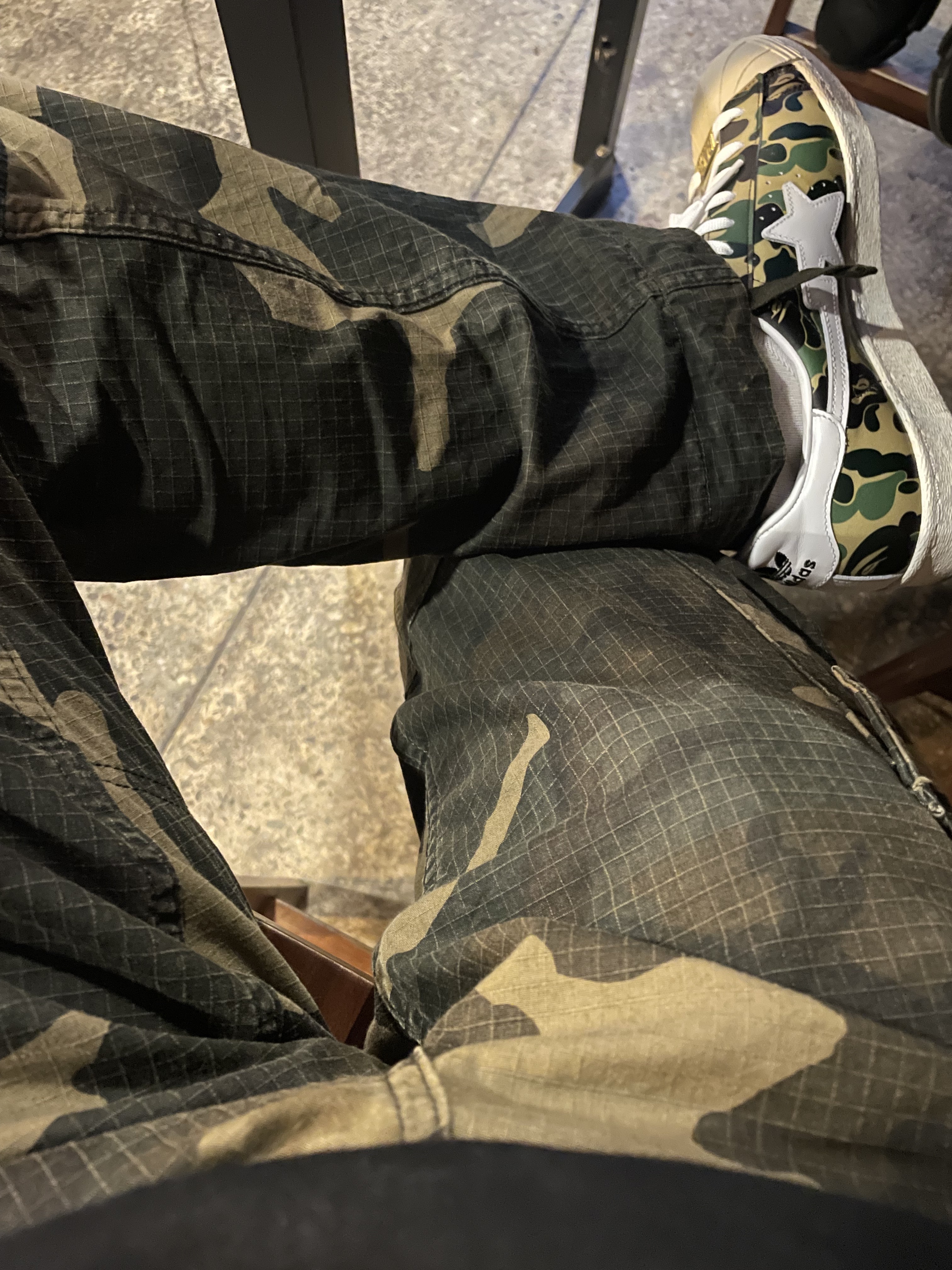 Adidas x BAPE Superstar 80s Green Camo 착용 스타일