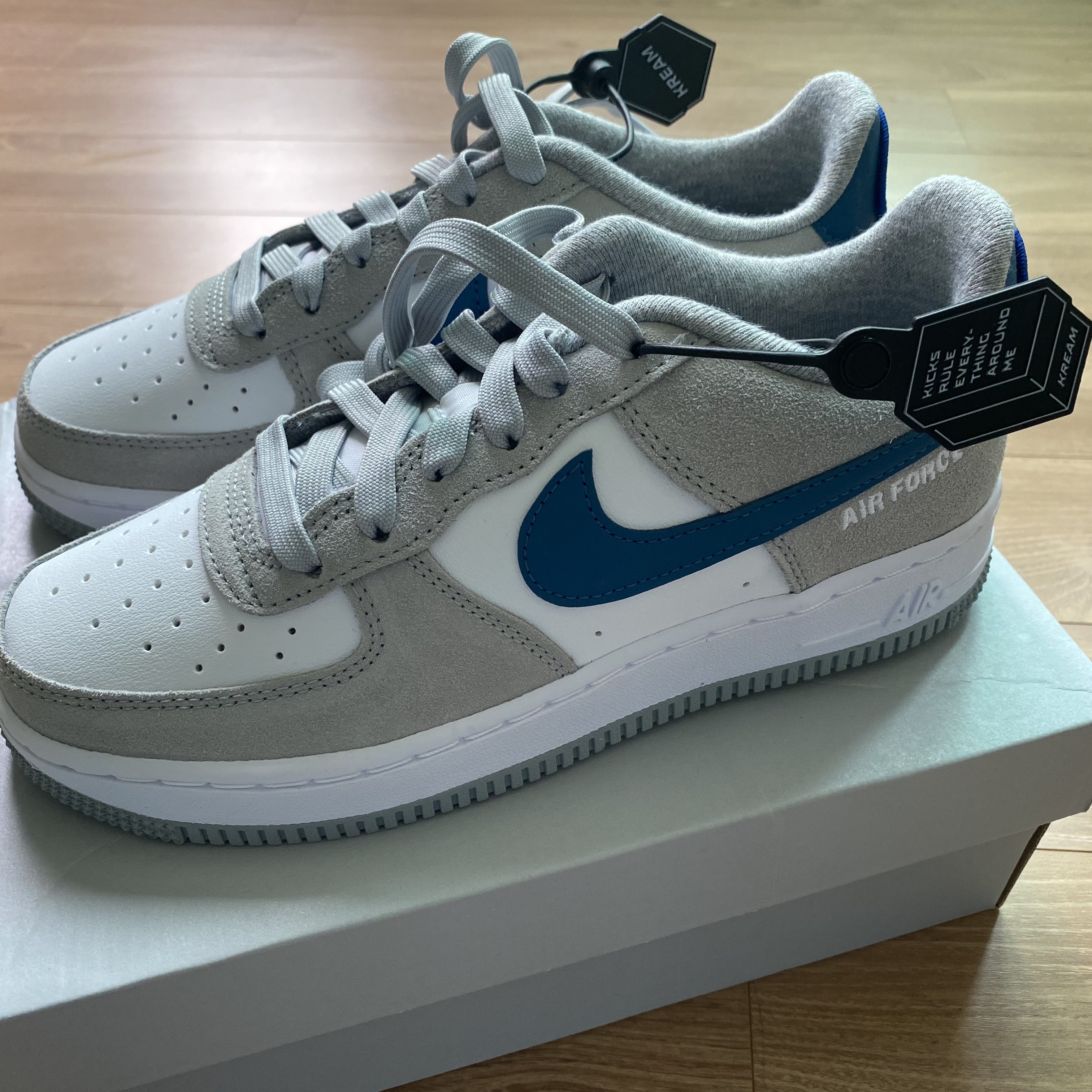 (GS) Nike Air Force 1 LV8 Athletic Club Light Smoke Grey Marina 착용 스타일