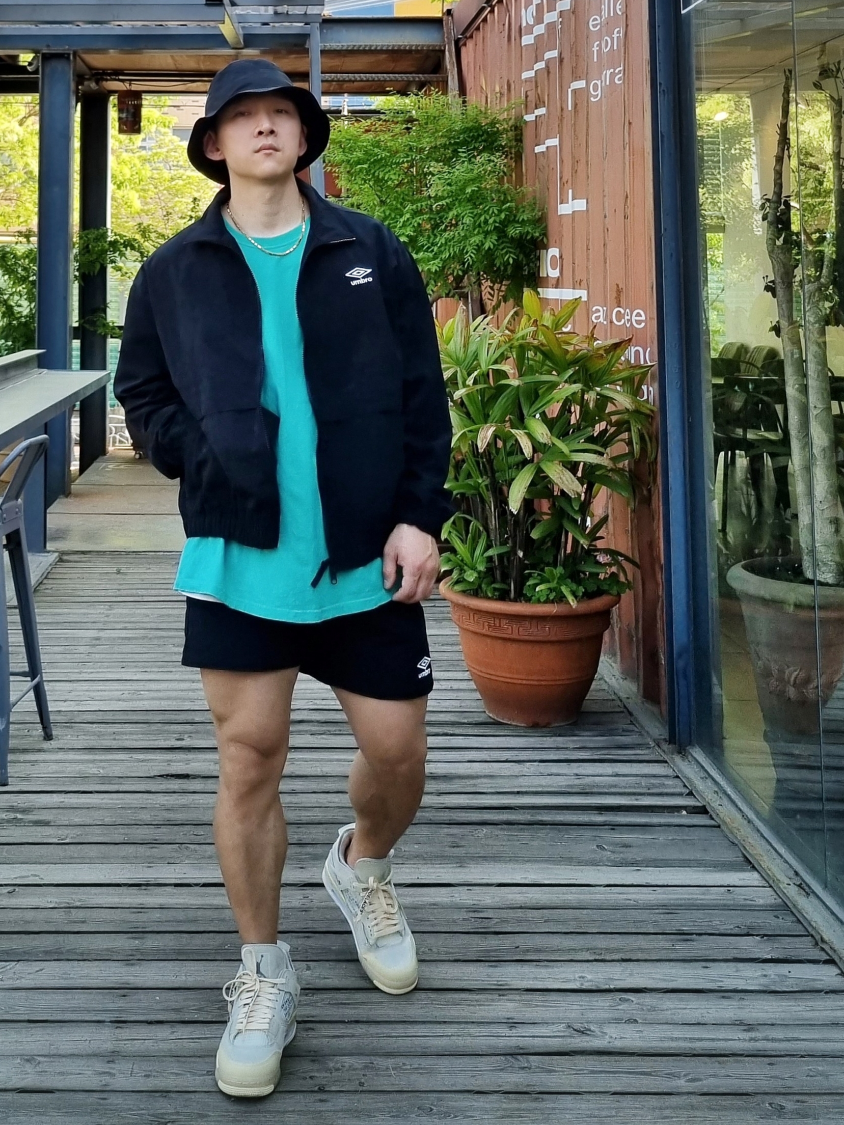 Nike x Stussy Bucket Hat Black, (W) Jordan 4 x Off-White Retro SP Sail 착용 스타일 - 4