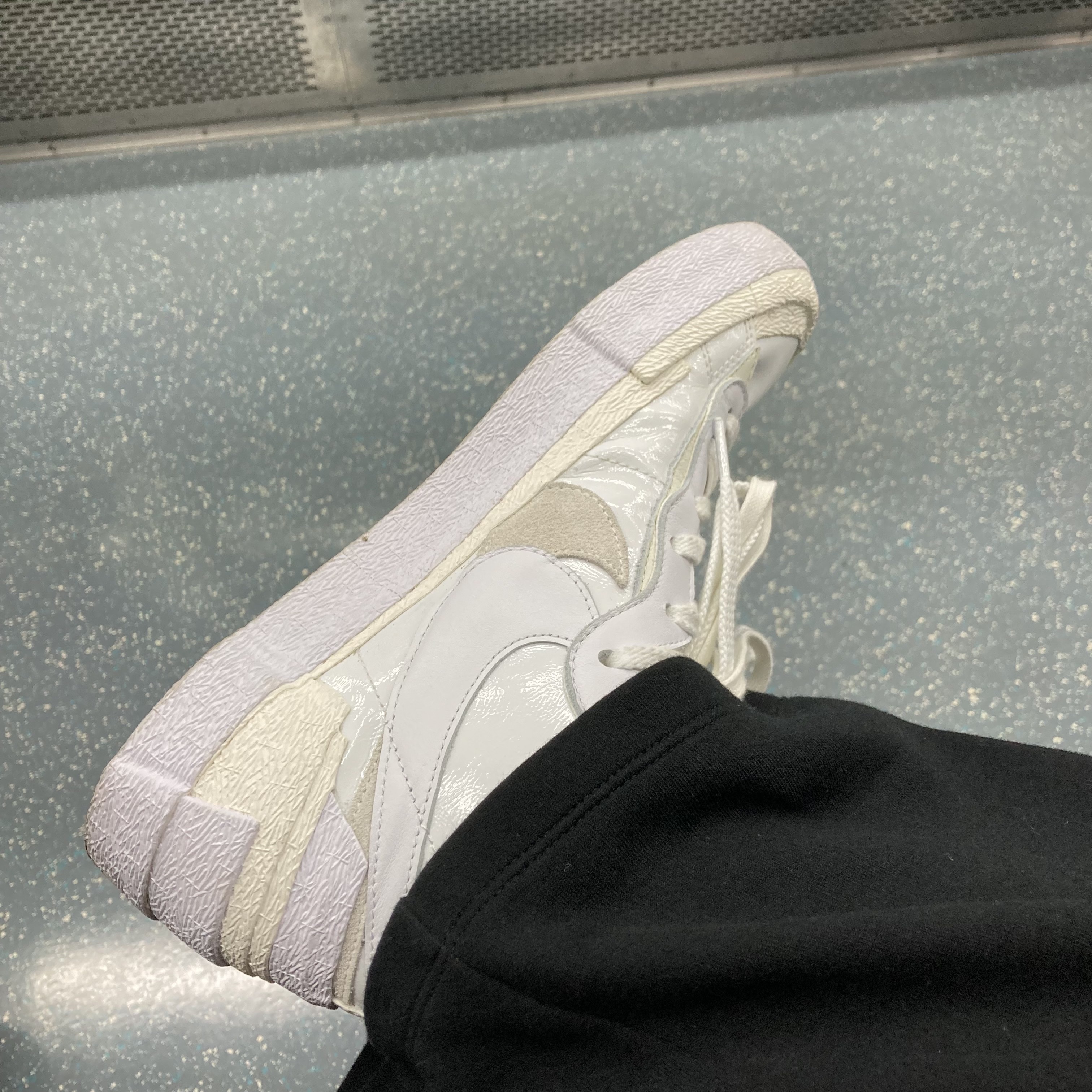 Nike x Sacai Blazer Low White Patent Leather 착용 스타일