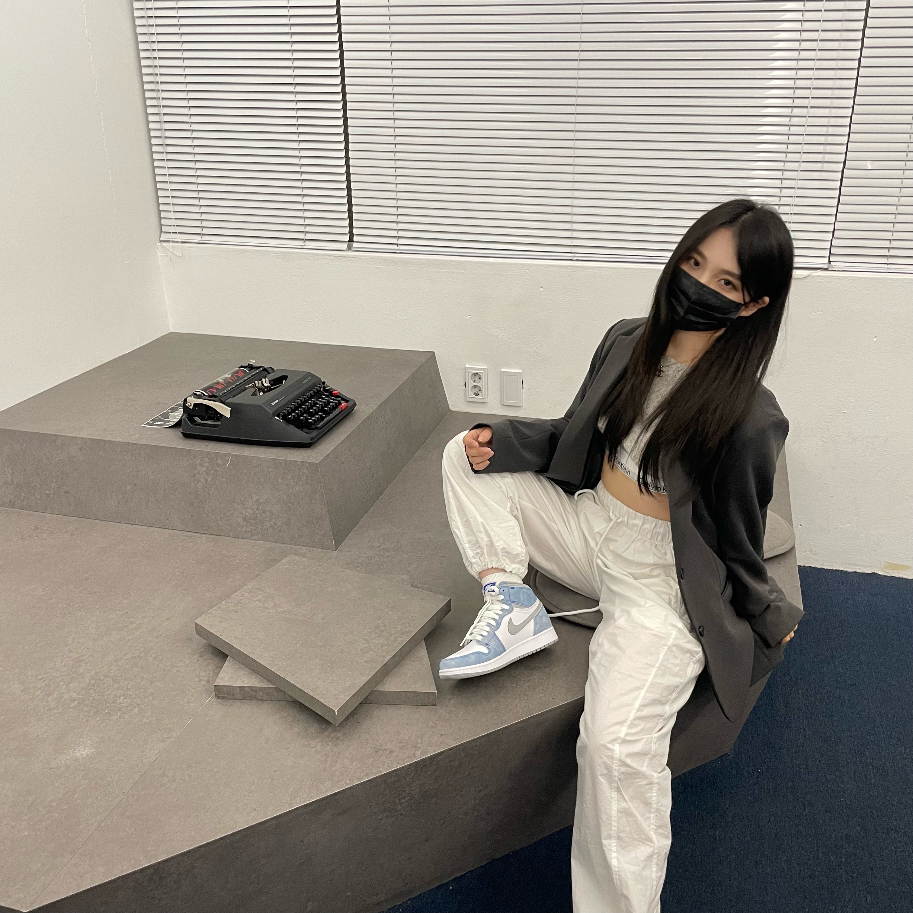 (GS) Jordan 1 Retro High OG Hyper Royal, Jordan 1 Retro High OG Hyper Royal 착용 스타일 - 1