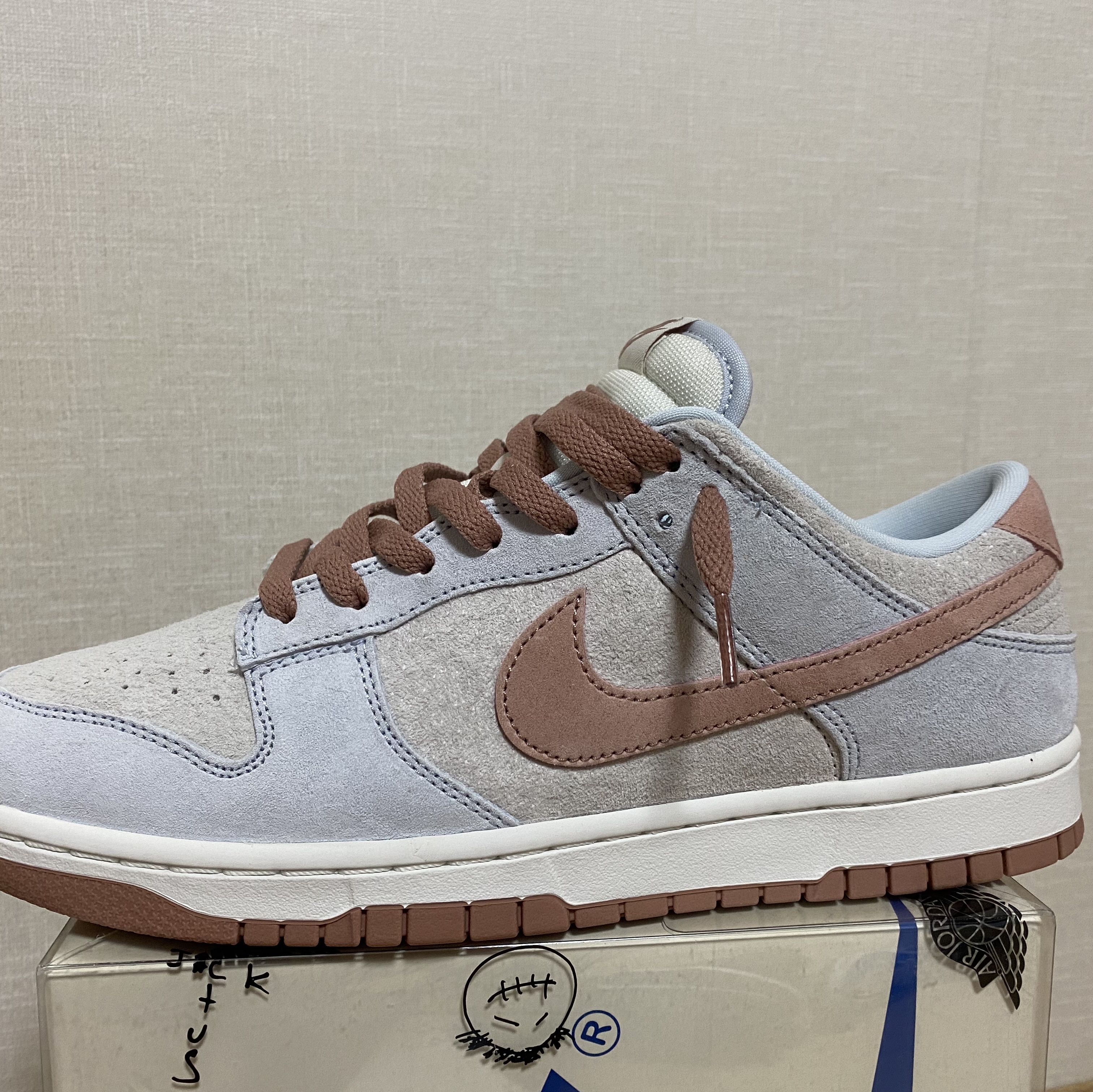 Nike Dunk Low Retro PRM Fossil Rose 착용 스타일 - 4