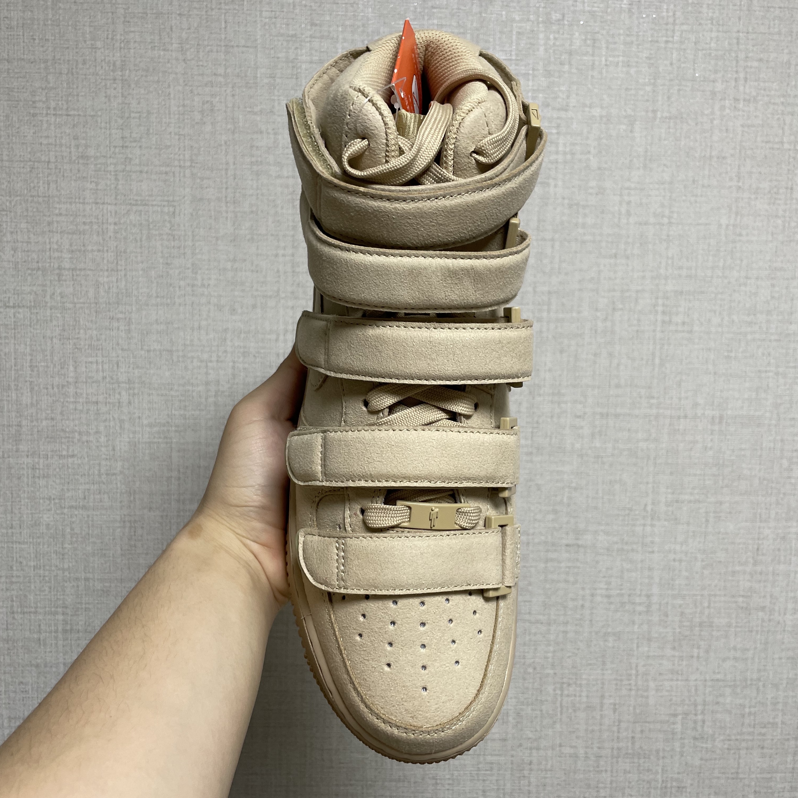 Nike x Billie Eilish Air Force 1 High '07 SP Mushroom 착용 스타일 - 2