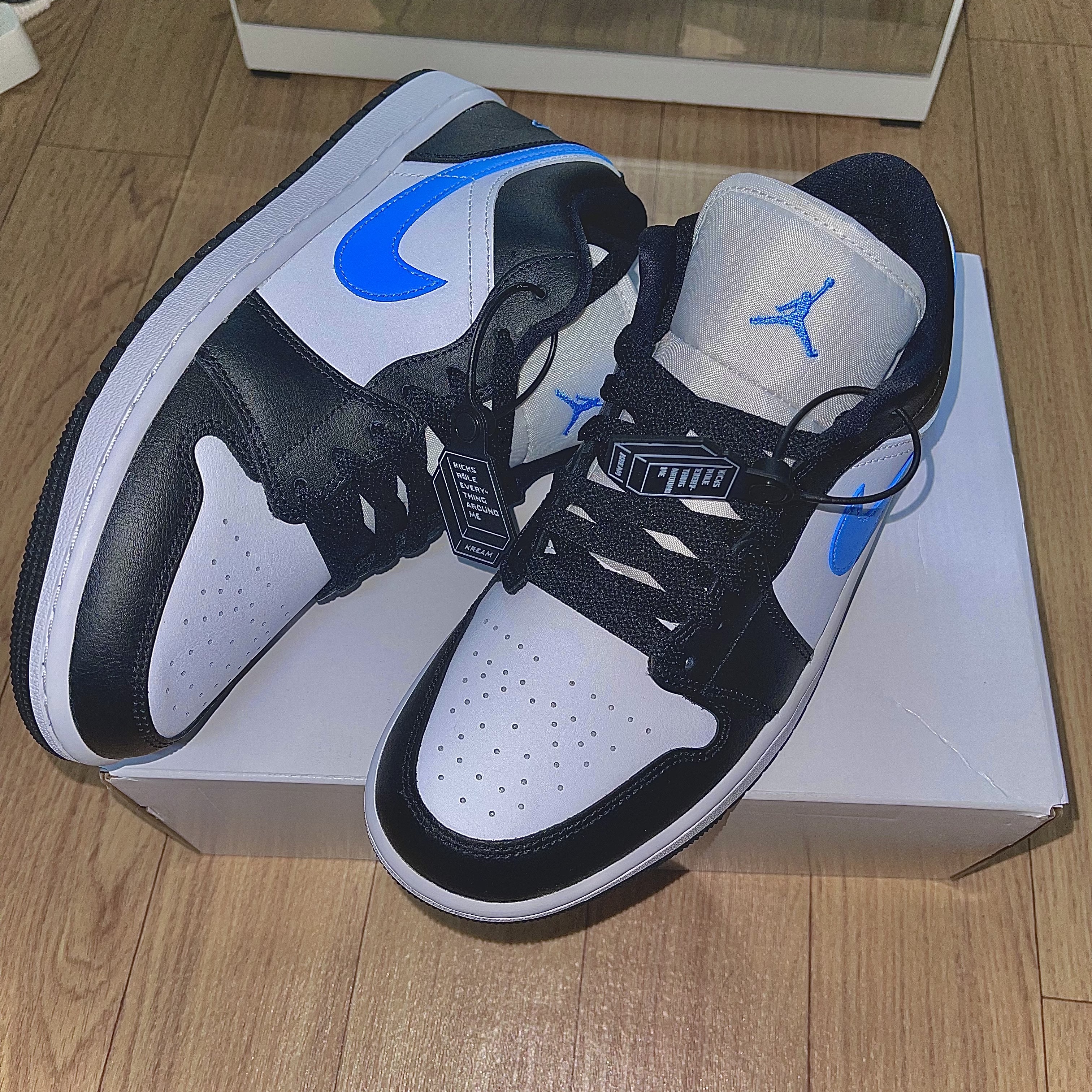(W) Jordan 1 Low Black University Blue 착용 스타일 - 3