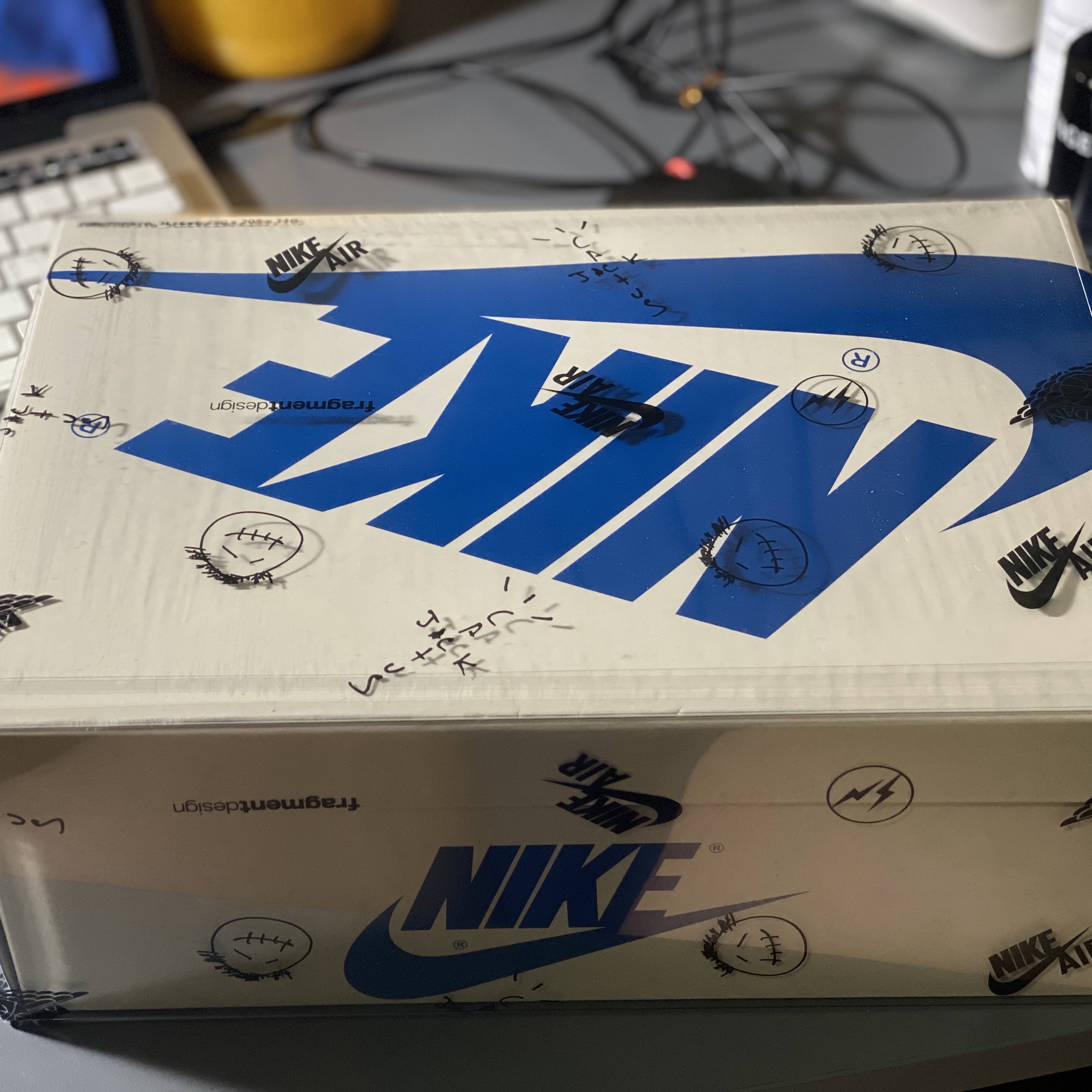 Jordan 1 x Travis Scott x Fragment Retro Low OG SP Military Blue 착용 스타일 - 2