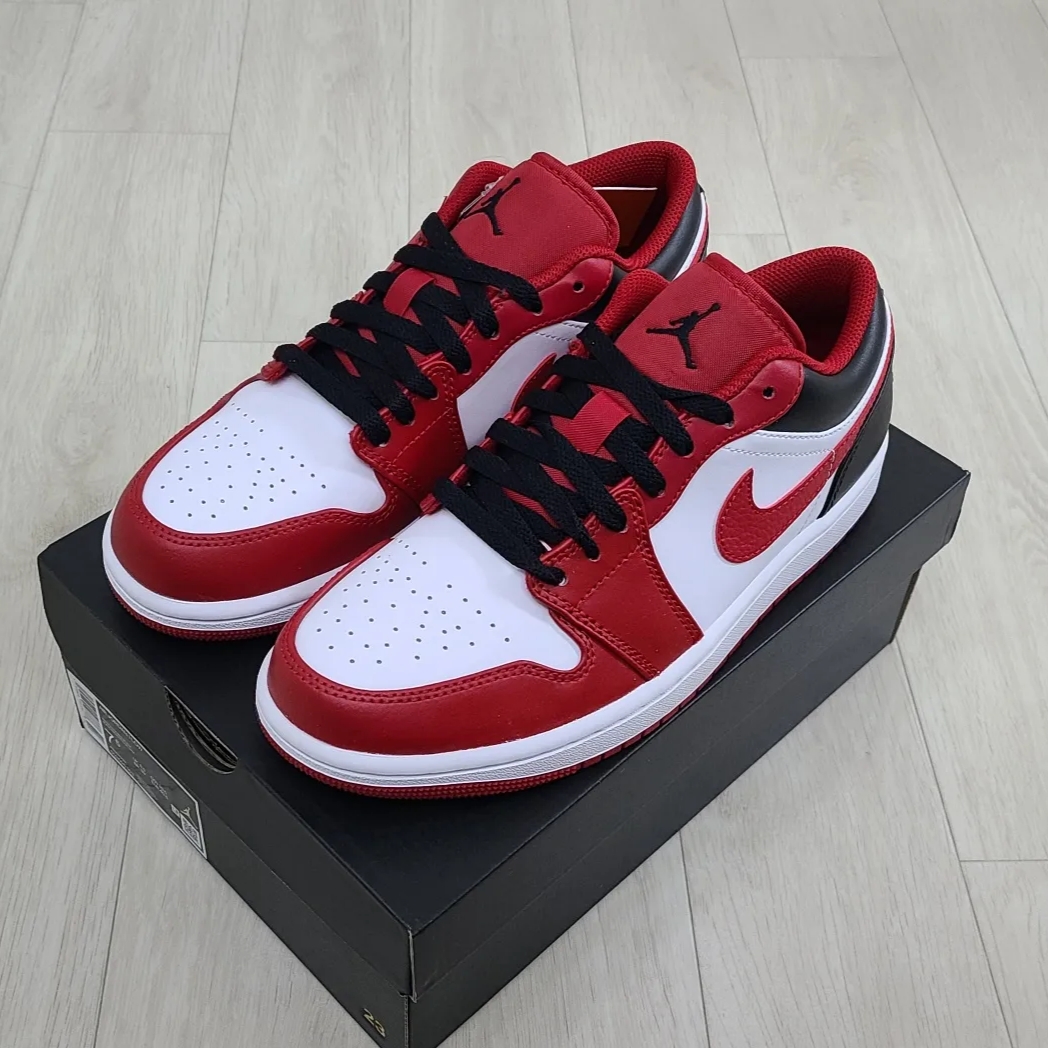 Jordan 1 Low White Gym Red Black 착용 스타일 - 2