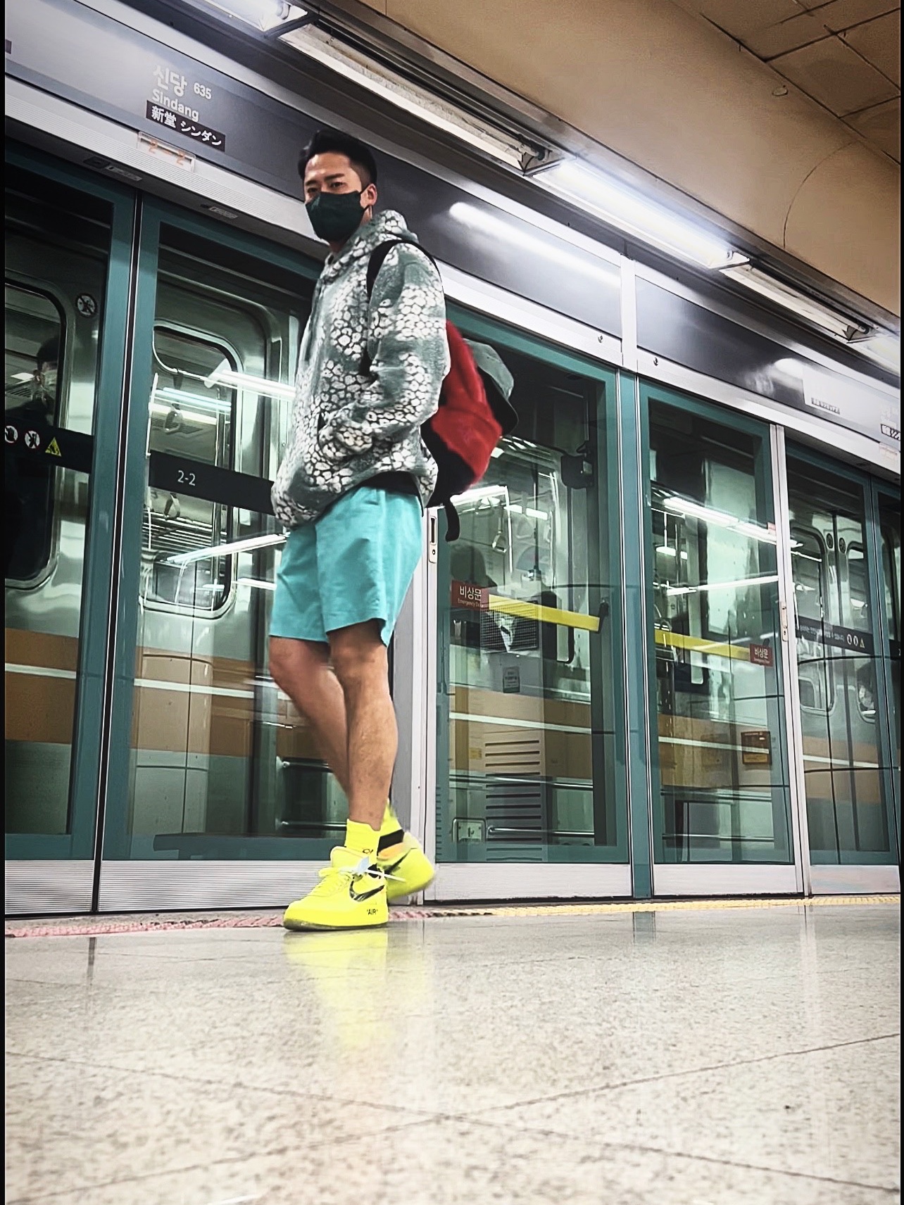 Supreme Bleached Leopard Hooded Sweatshirt Black - 21FW, Supreme Waxed Cotton Camp Cap Green - 21FW 착용 스타일 - 1