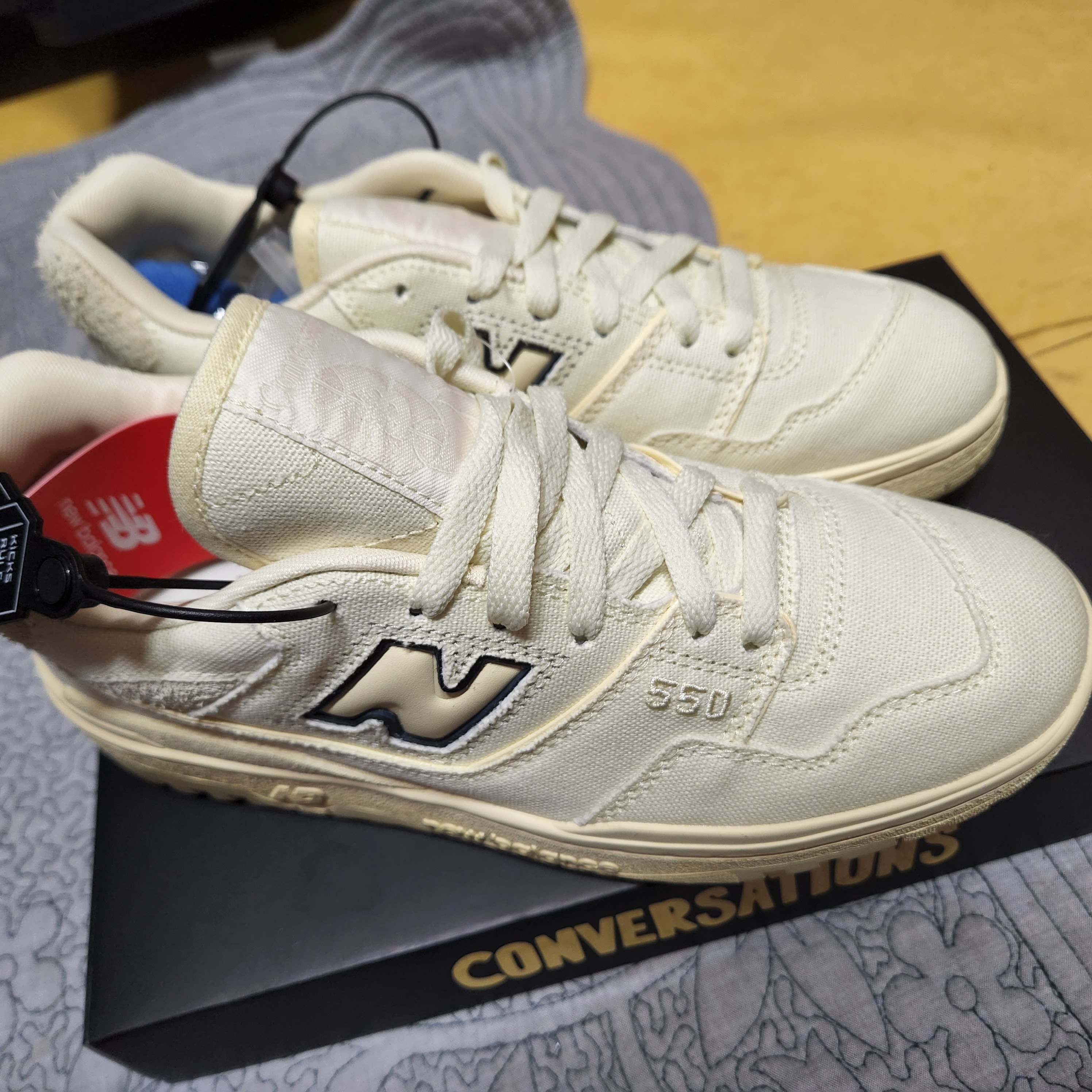 New Balance x Joe Freshgoods 550 Conversations Amongst Us Beige - 2E Wide 착용 스타일