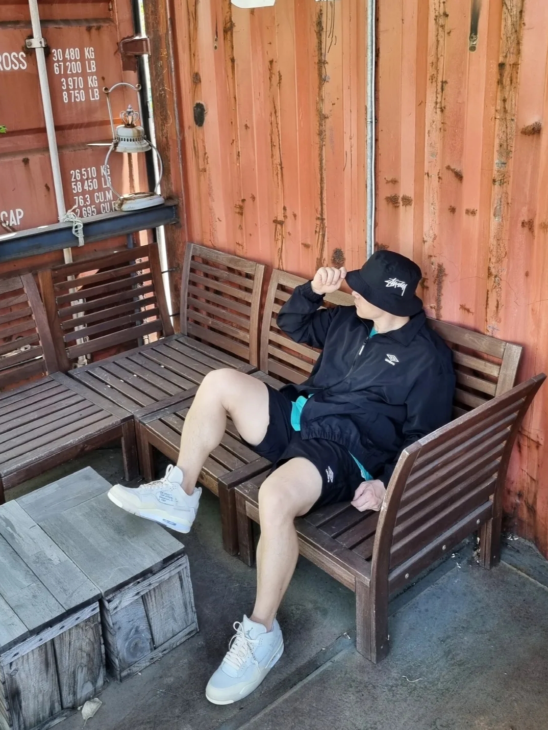 Nike x Stussy Bucket Hat Black, (W) Jordan 4 x Off-White Retro SP Sail 착용 스타일 - 5