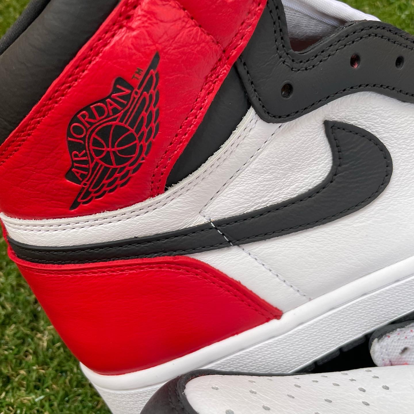 Jordan 1 Retro High OG Light Fusion Red 착용 스타일 - 3