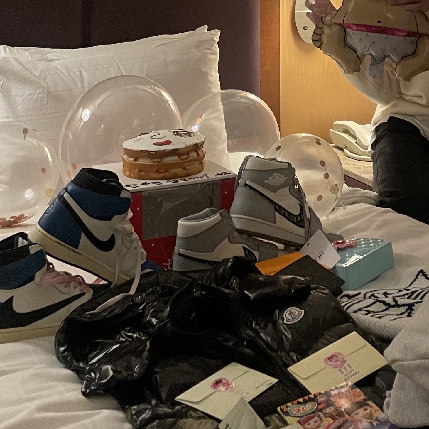 Jordan 1 x Dior High OG, Jordan 1 x Travis Scott x Fragment Retro High OG SP Military Blue 착용 스타일